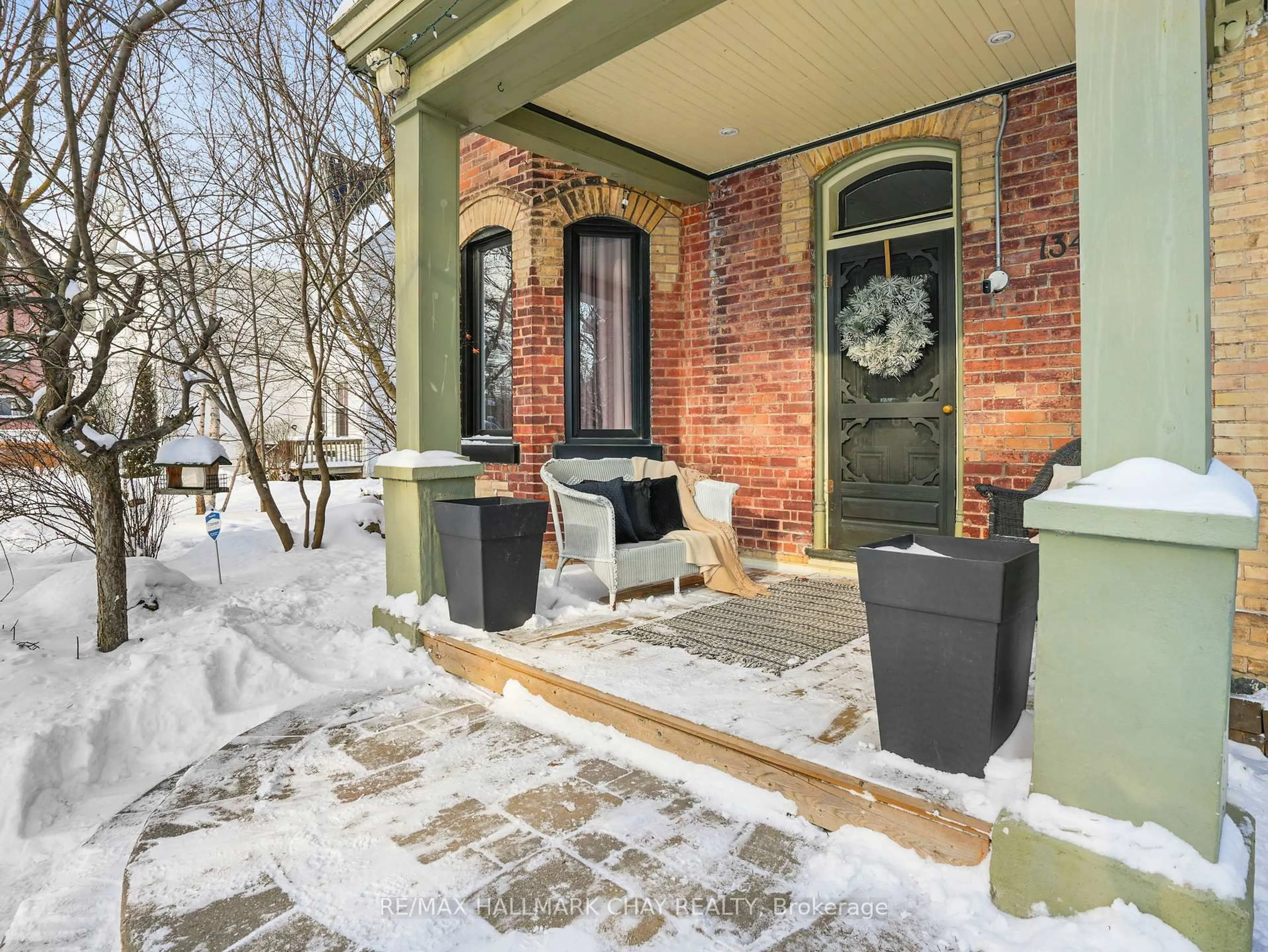 Indoor entryway for 134 Victoria St, New Tecumseth Ontario L9R 1K6