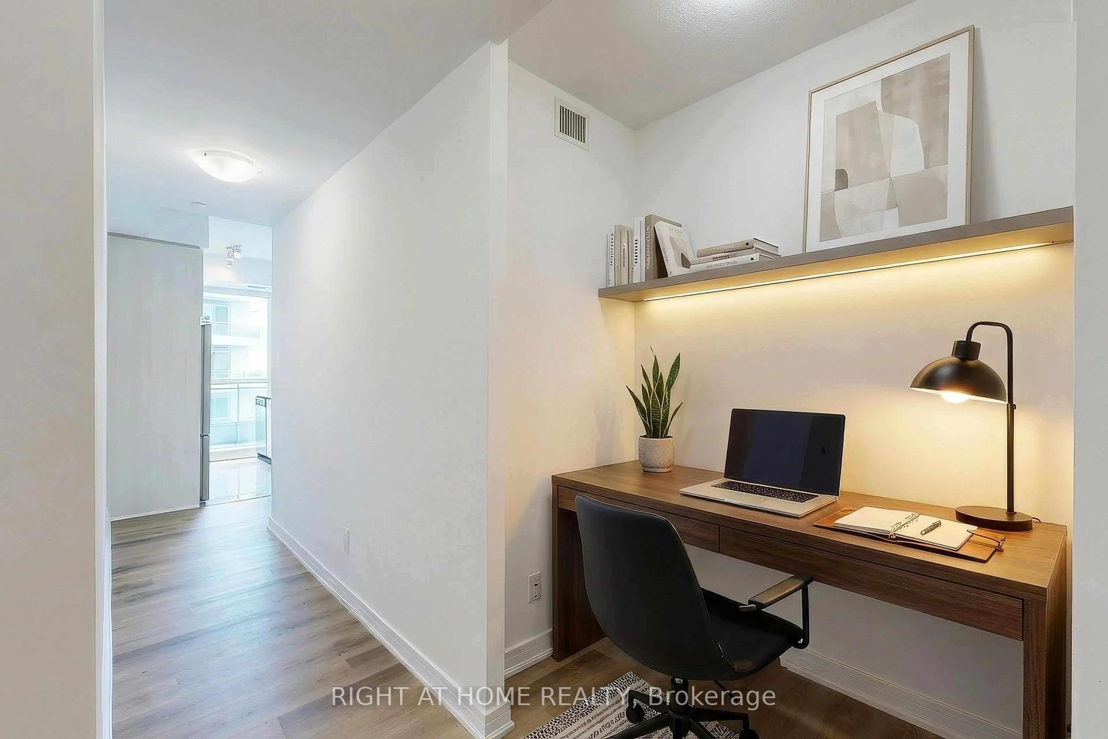 A pic of a room for 9201 Yonge St #1504, Richmond Hill Ontario L4C 6Z2