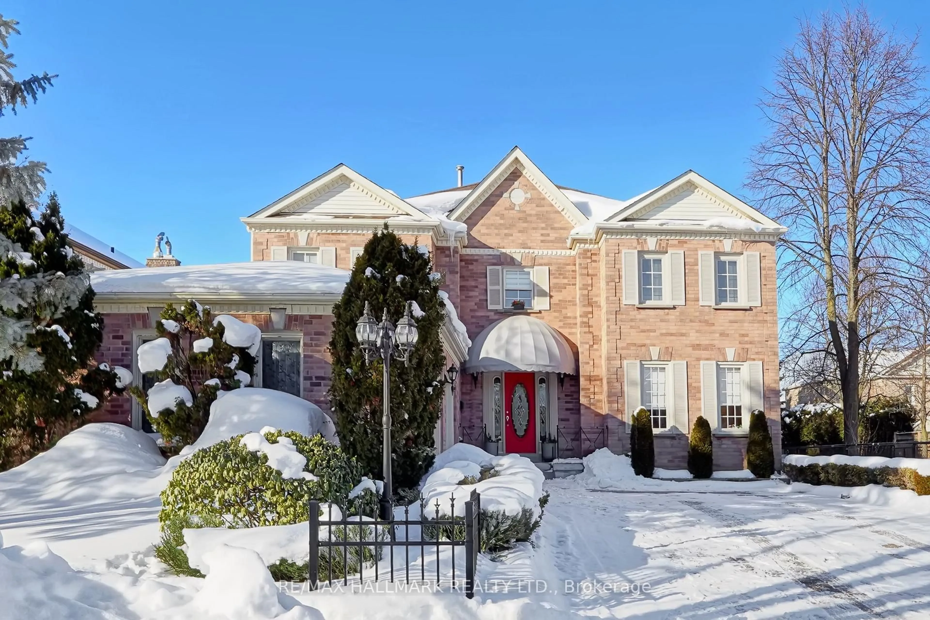 Home with brick exterior material, street for 28 WHITE LODGE Cres, Richmond Hill Ontario L4C 9A1