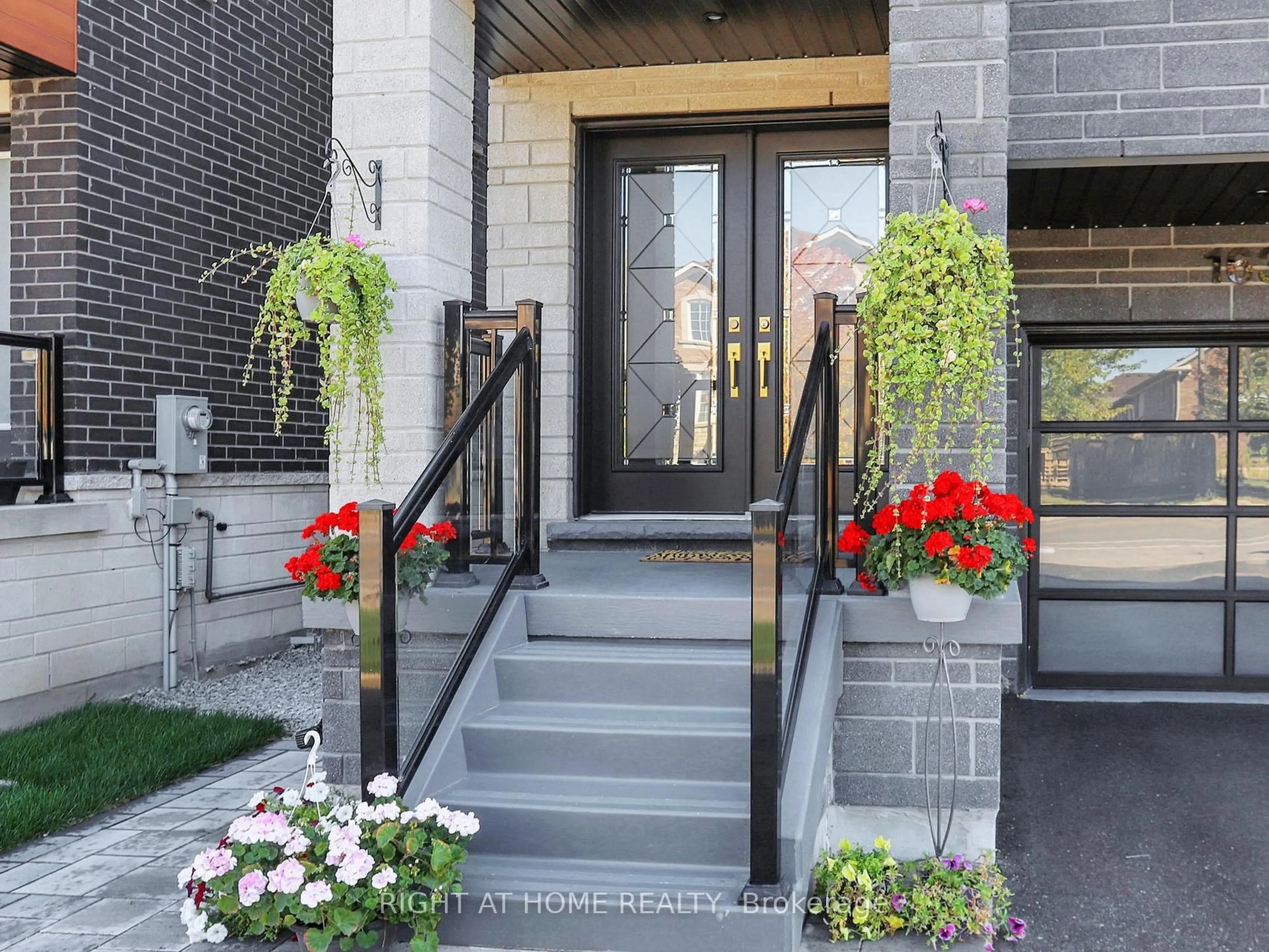 Indoor entryway for 163 Lebovic Campus Dr, Vaughan Ontario L6A 5A1