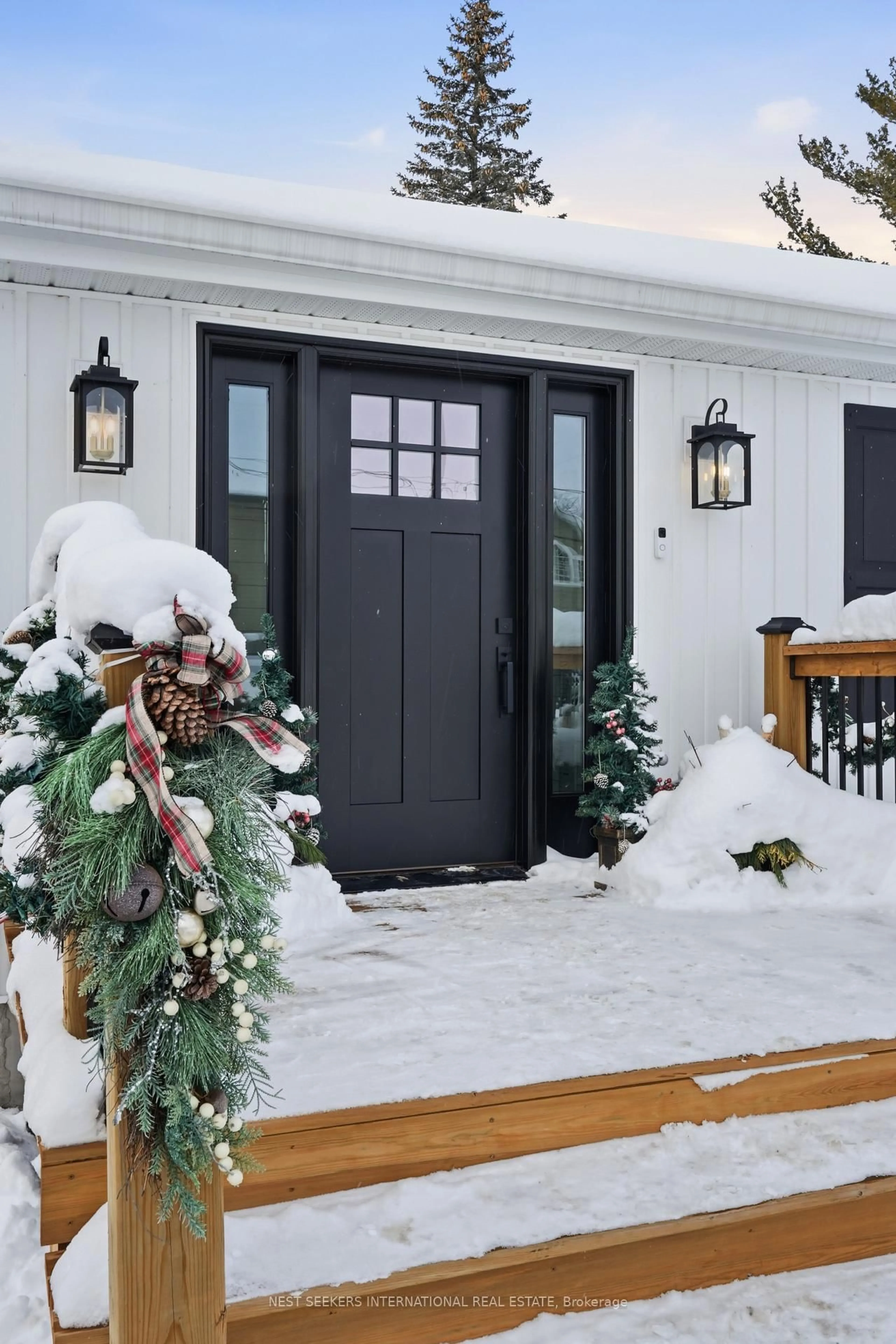 Indoor entryway for 920 Barry Ave, Innisfil Ontario L0L 1W0