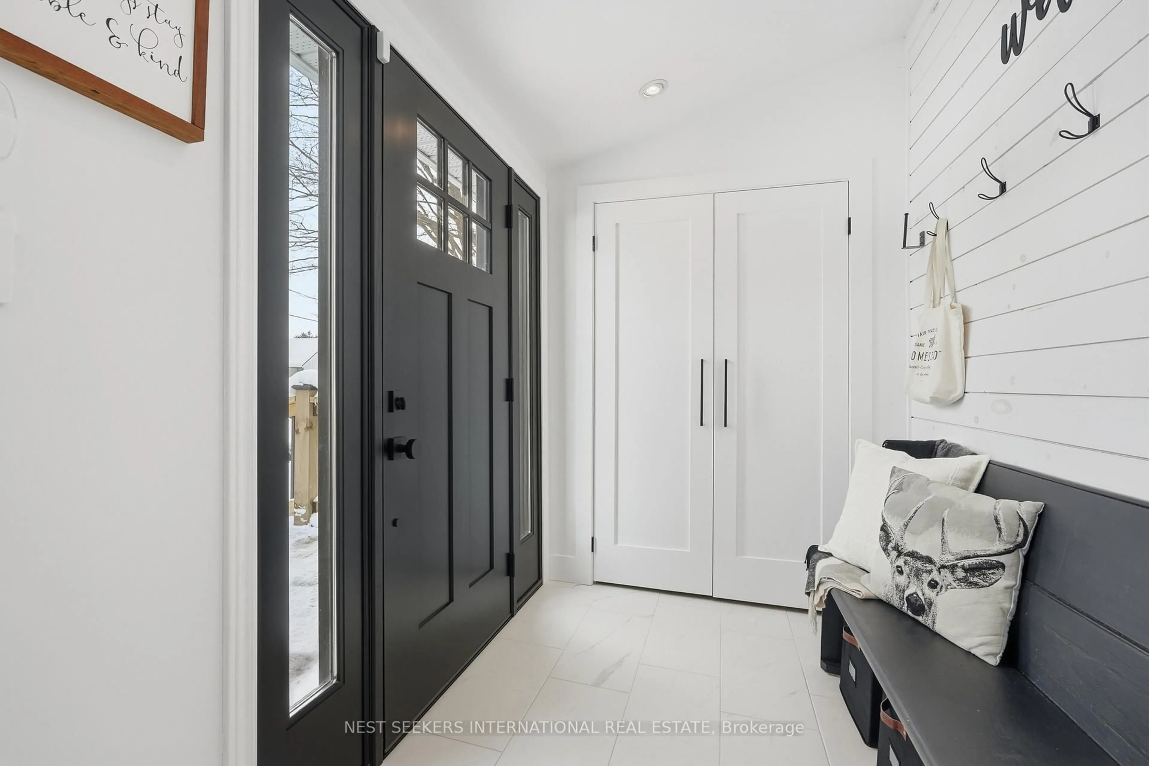 Indoor entryway for 920 Barry Ave, Innisfil Ontario L0L 1W0