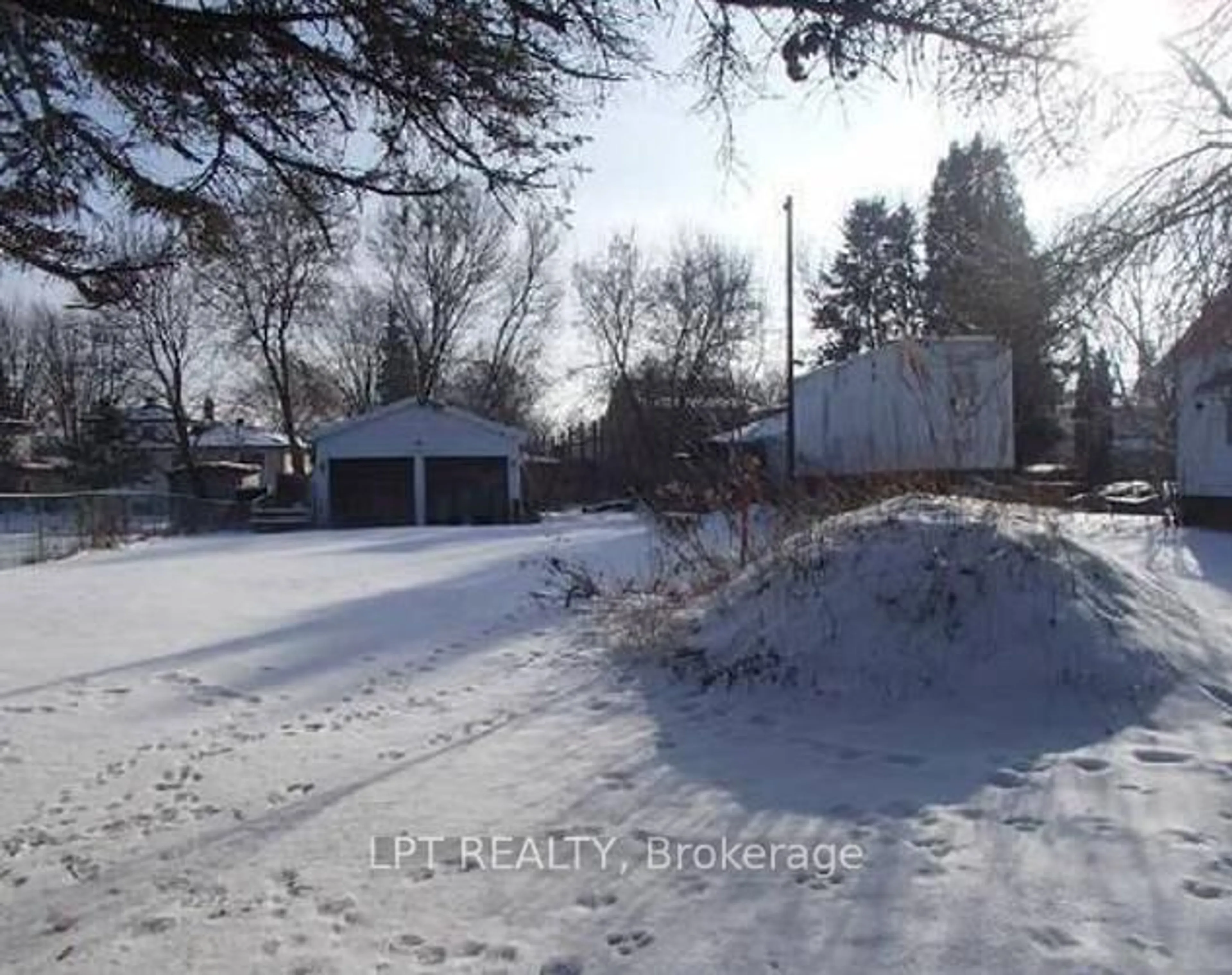 A pic from outside/outdoor area/front of a property/back of a property/a pic from drone, street for 91 Lilly St, New Tecumseth Ontario L0G 1A0