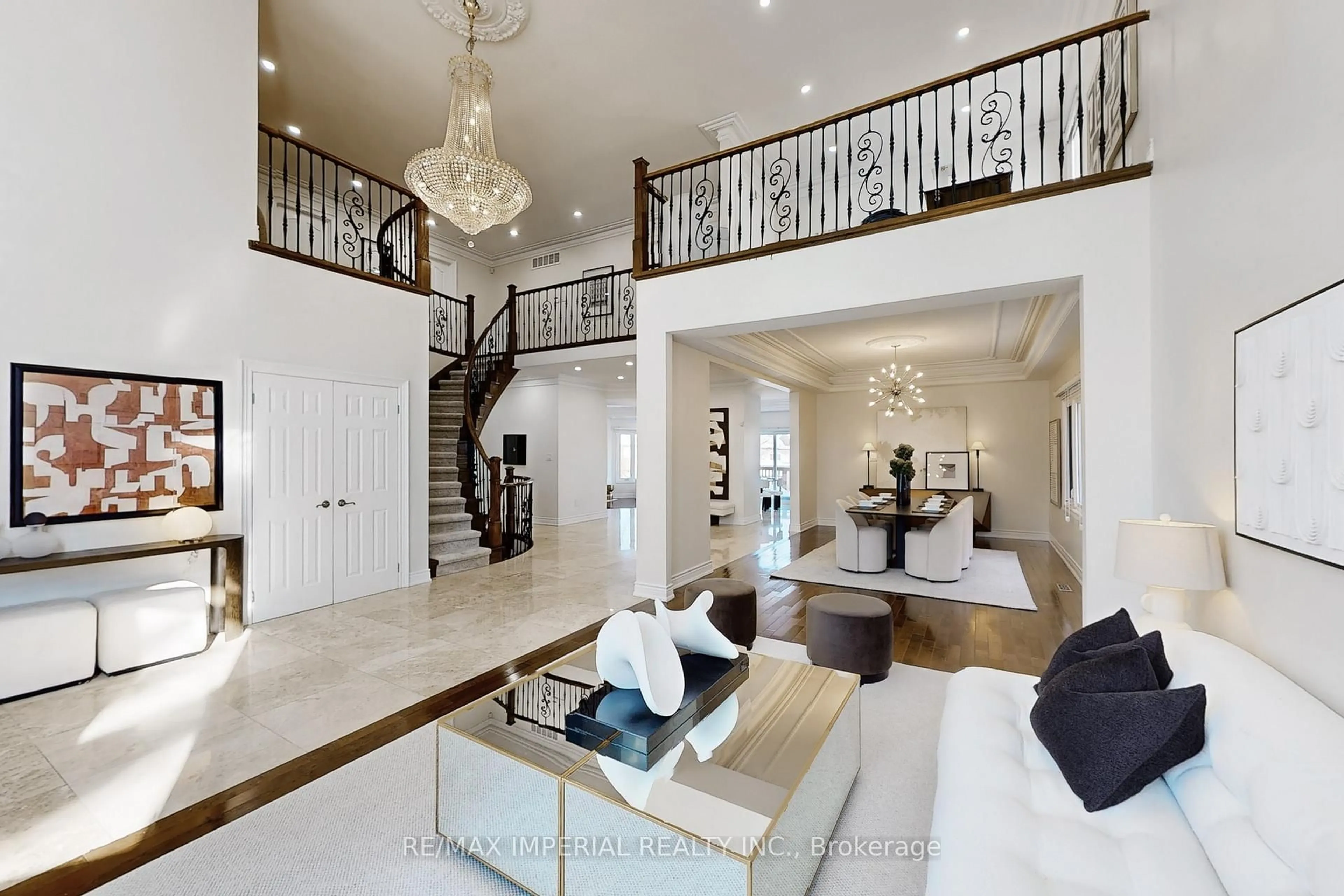 Indoor foyer for 66 Hillhurst Dr, Richmond Hill Ontario L4B 2V3