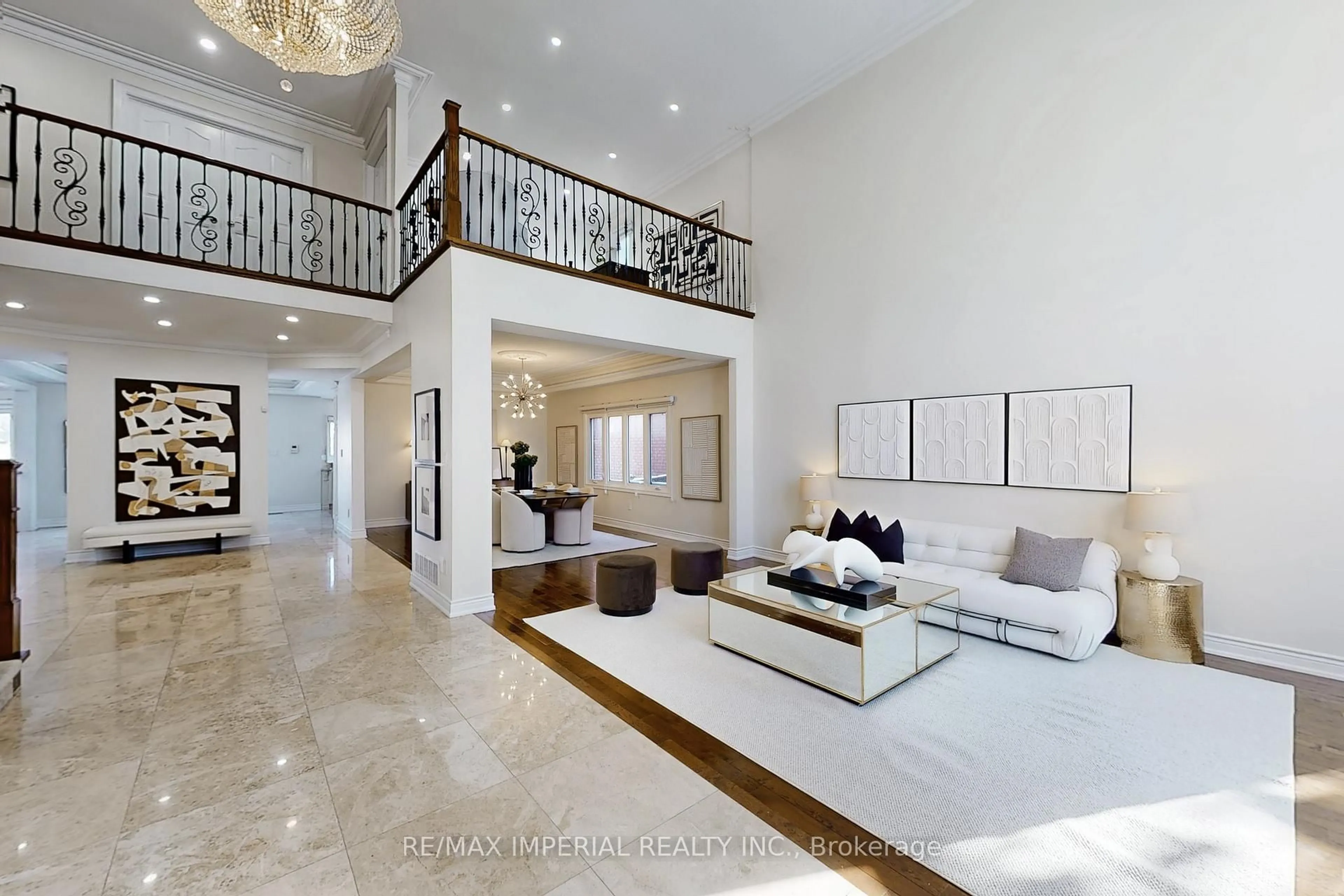 Indoor foyer for 66 Hillhurst Dr, Richmond Hill Ontario L4B 2V3