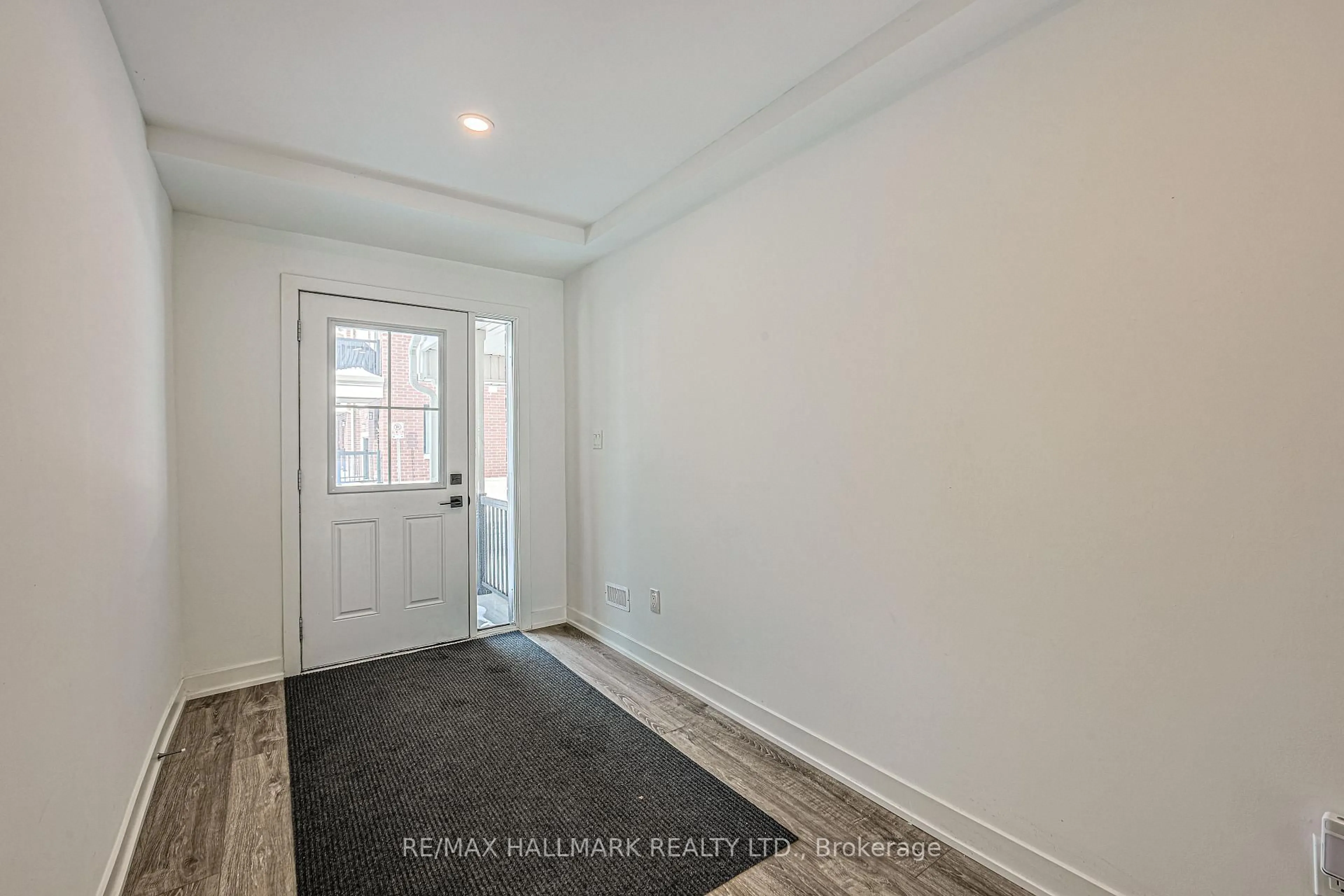 A pic of a room for 5500 Main St, Whitchurch-Stouffville Ontario L4A 4W8