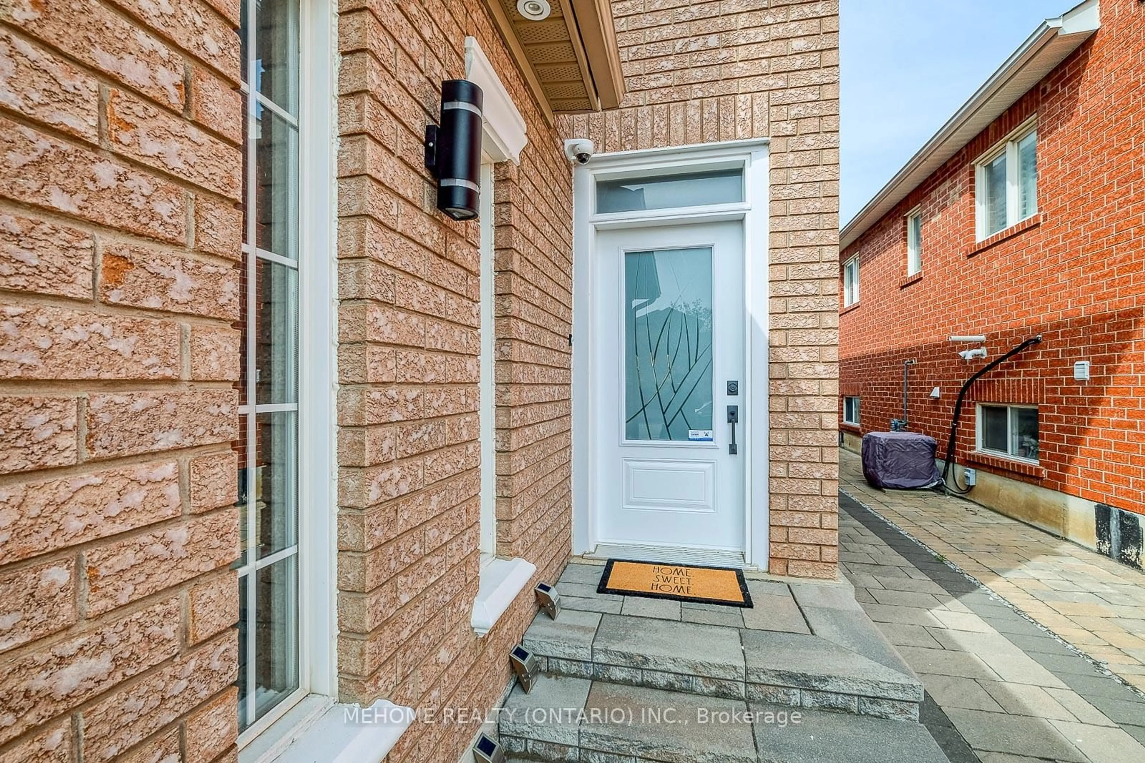 Home with brick exterior material, street for 94 Manorheights St, Richmond Hill Ontario L4S 2H5