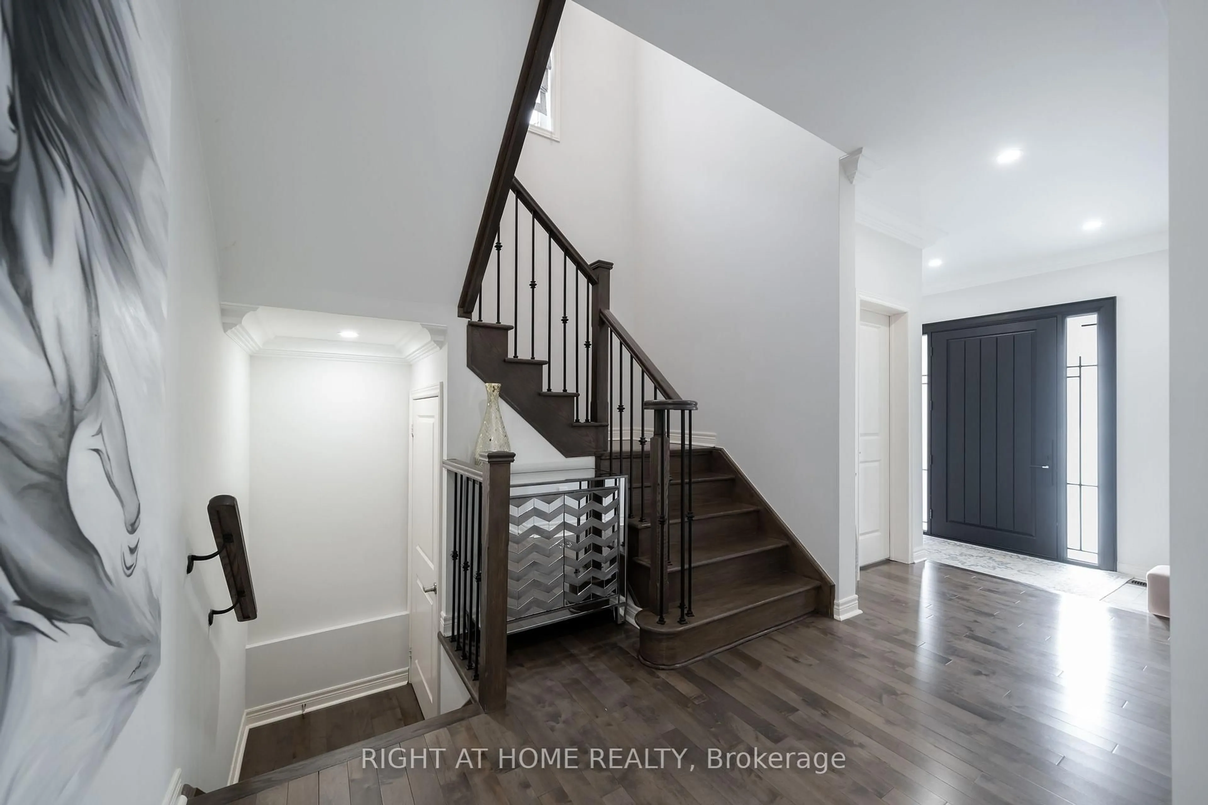 Indoor entryway for 12 Tupling St, Bradford West Gwillimbury Ontario L3Z 0W8