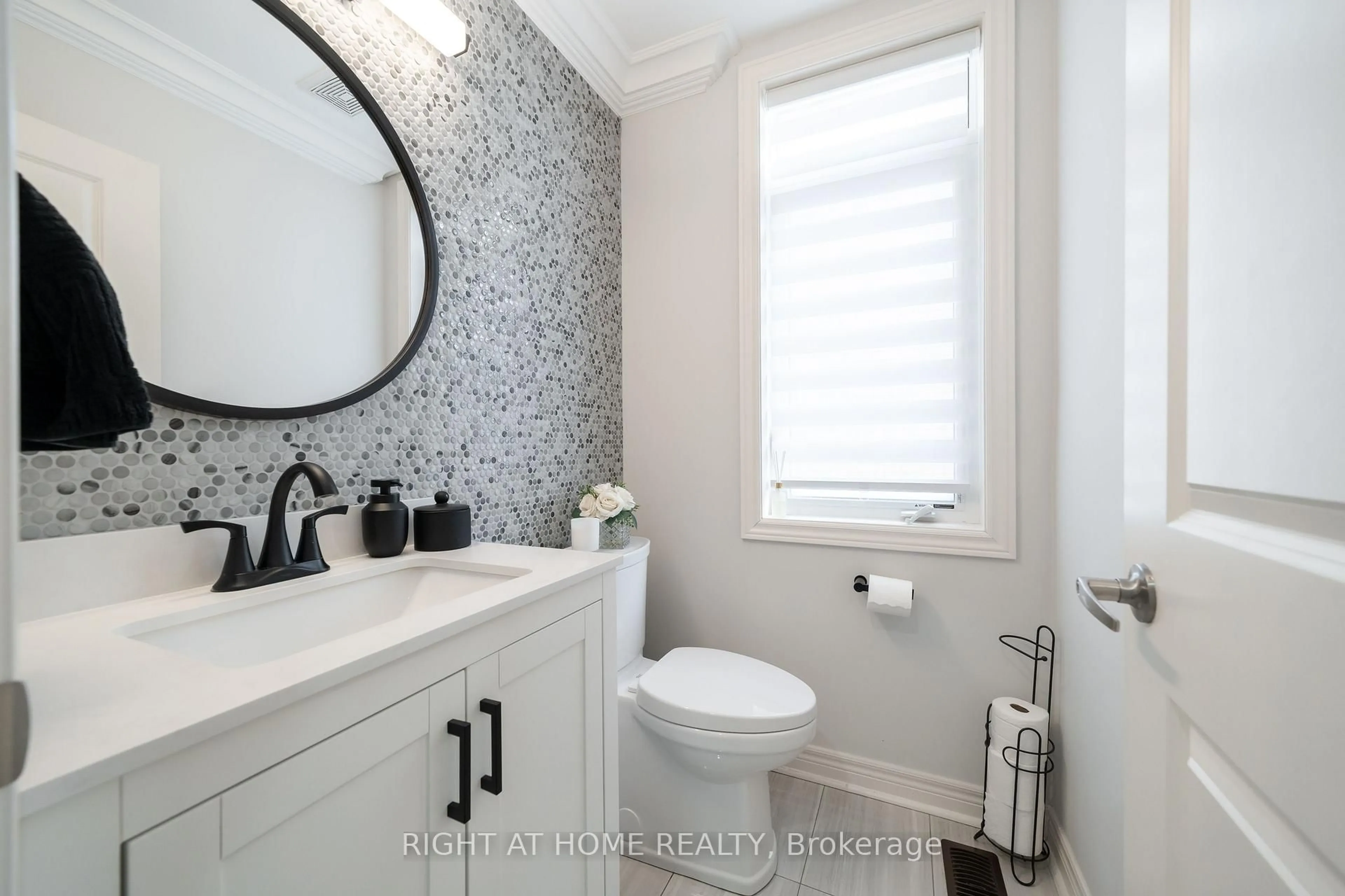 Contemporary bathroom, ceramic/tile floor for 12 Tupling St, Bradford West Gwillimbury Ontario L3Z 0W8
