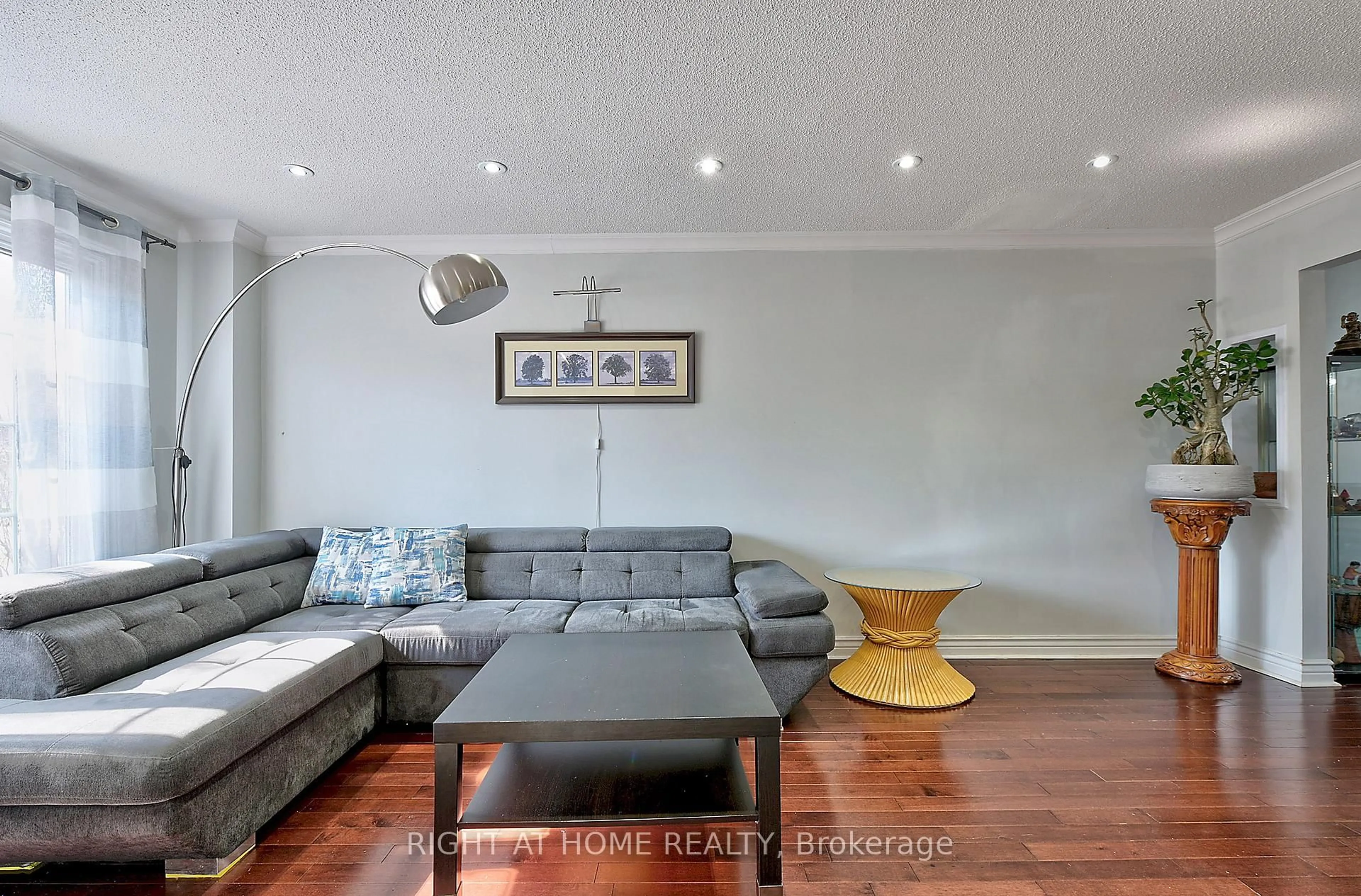 Living room with furniture, wood/laminate floor for 224 Ridgefield Cres, Vaughan Ontario L6A 1J6