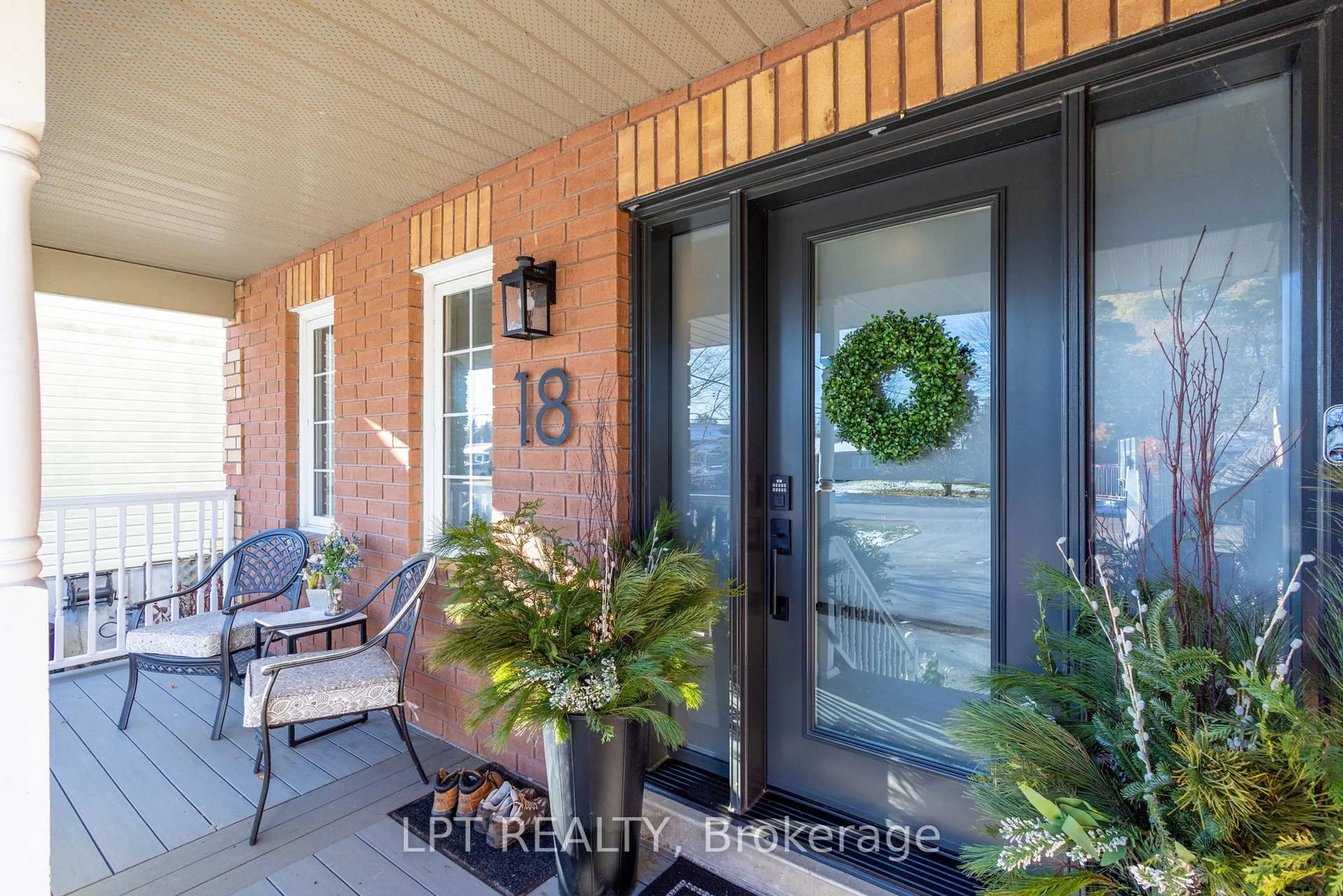 Indoor entryway for 18 Canal St, Georgina Ontario L4P 1K5
