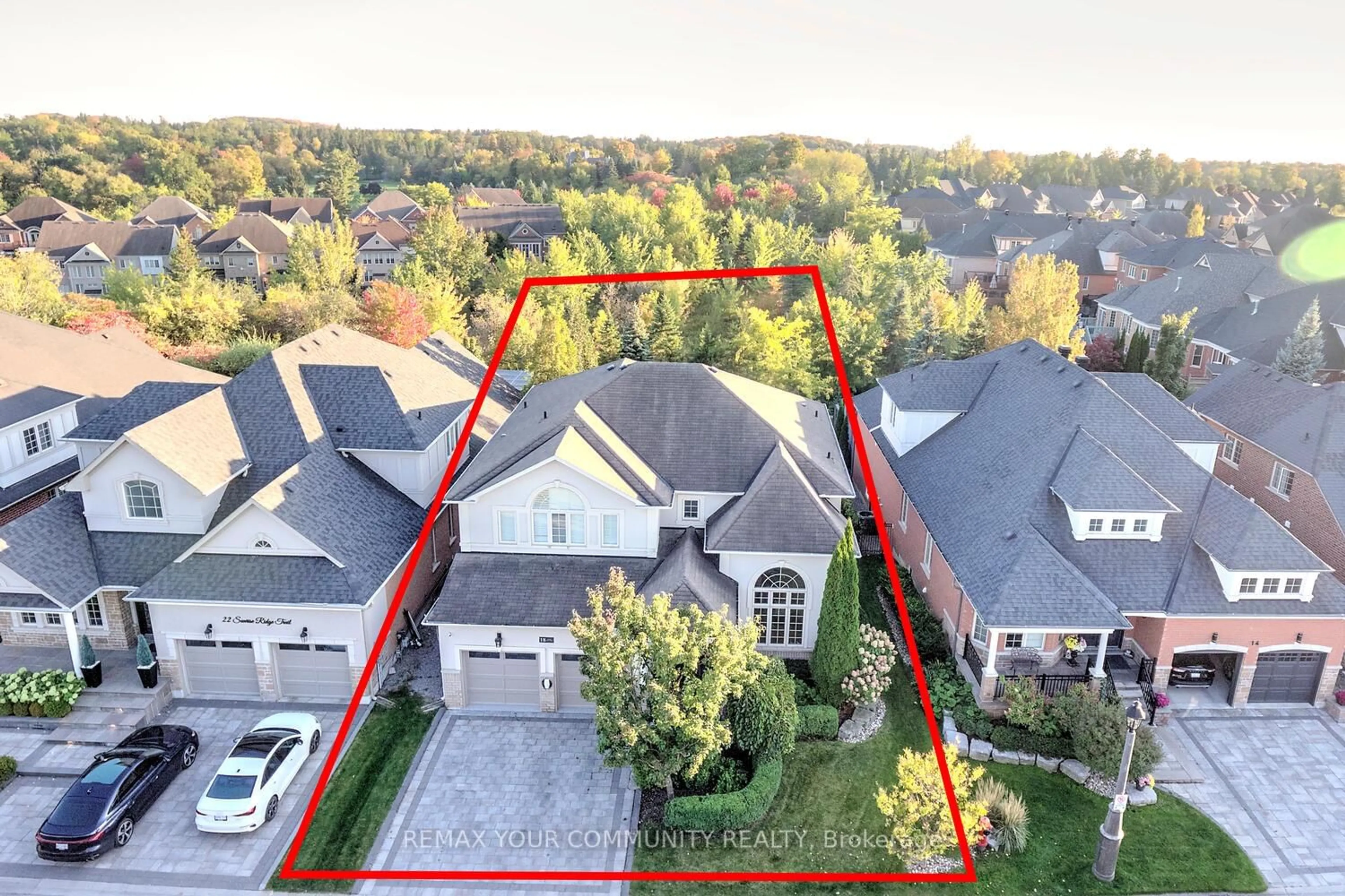 A pic from outside/outdoor area/front of a property/back of a property/a pic from drone, unknown for 18 Sunrise Ridge Tr #36, Whitchurch-Stouffville Ontario L4A 0C9