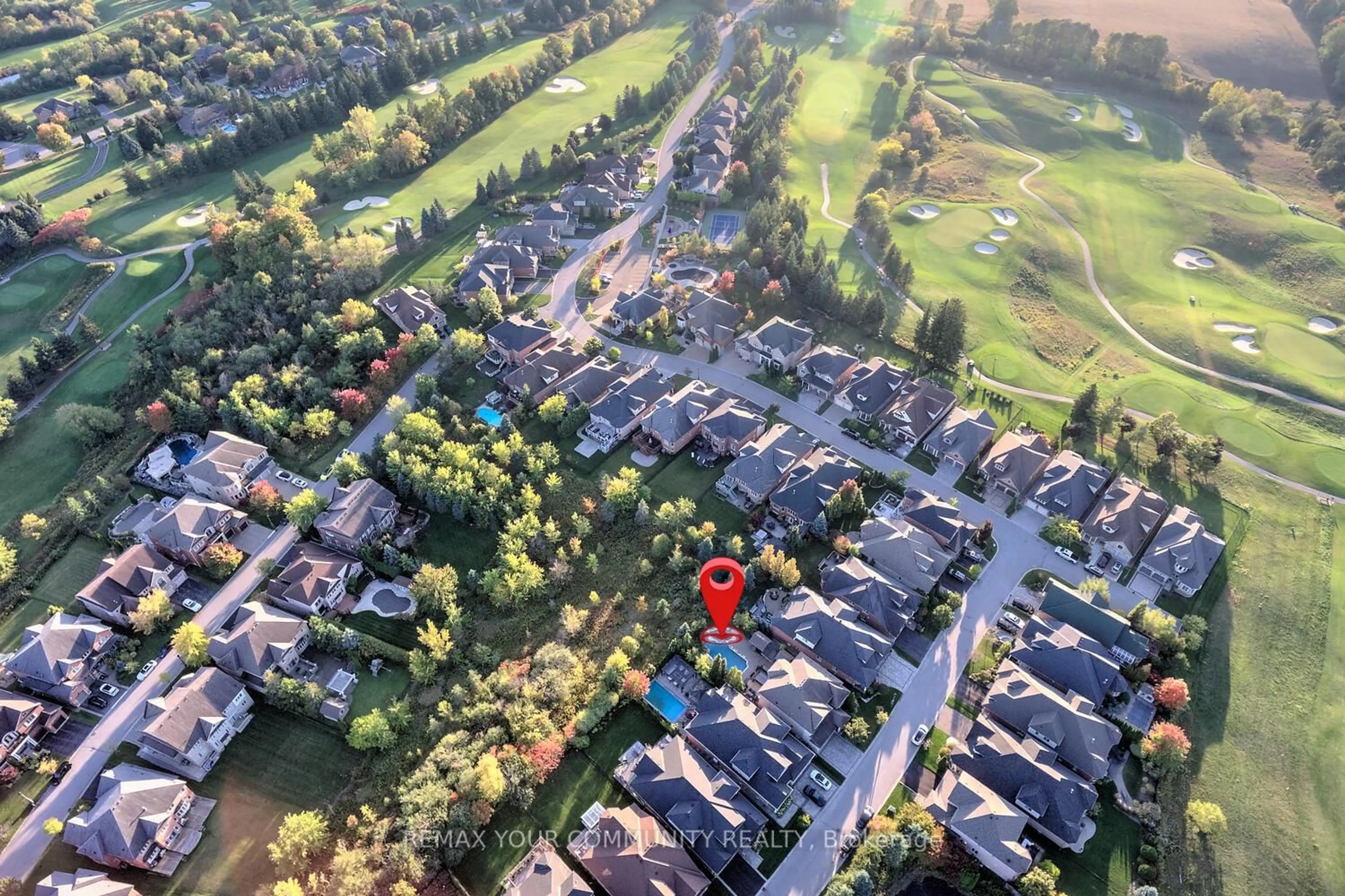 A pic from outside/outdoor area/front of a property/back of a property/a pic from drone, street for 18 Sunrise Ridge Tr #36, Whitchurch-Stouffville Ontario L4A 0C9