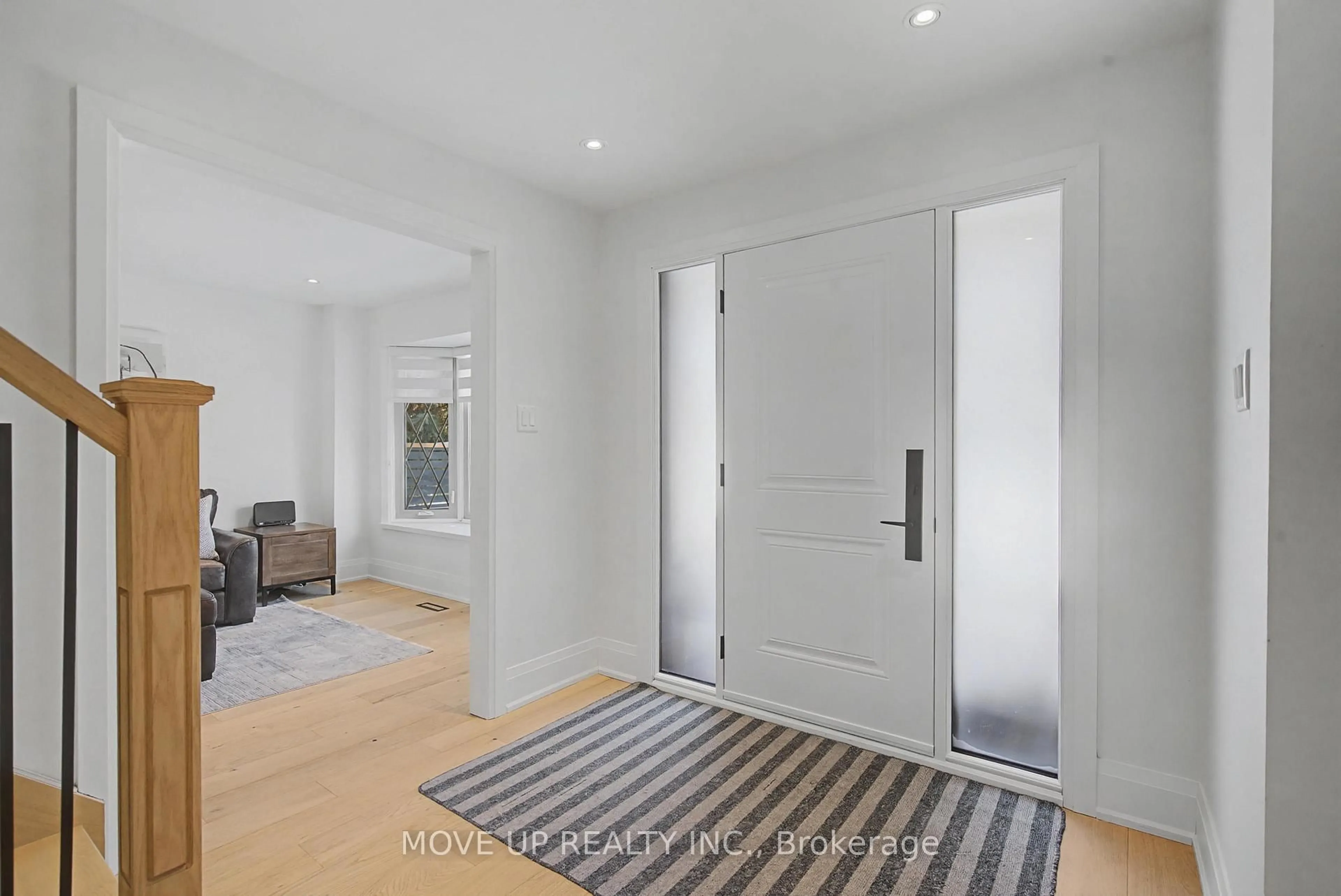 Indoor entryway for 297 Burford St, Newmarket Ontario L3Y 6E7