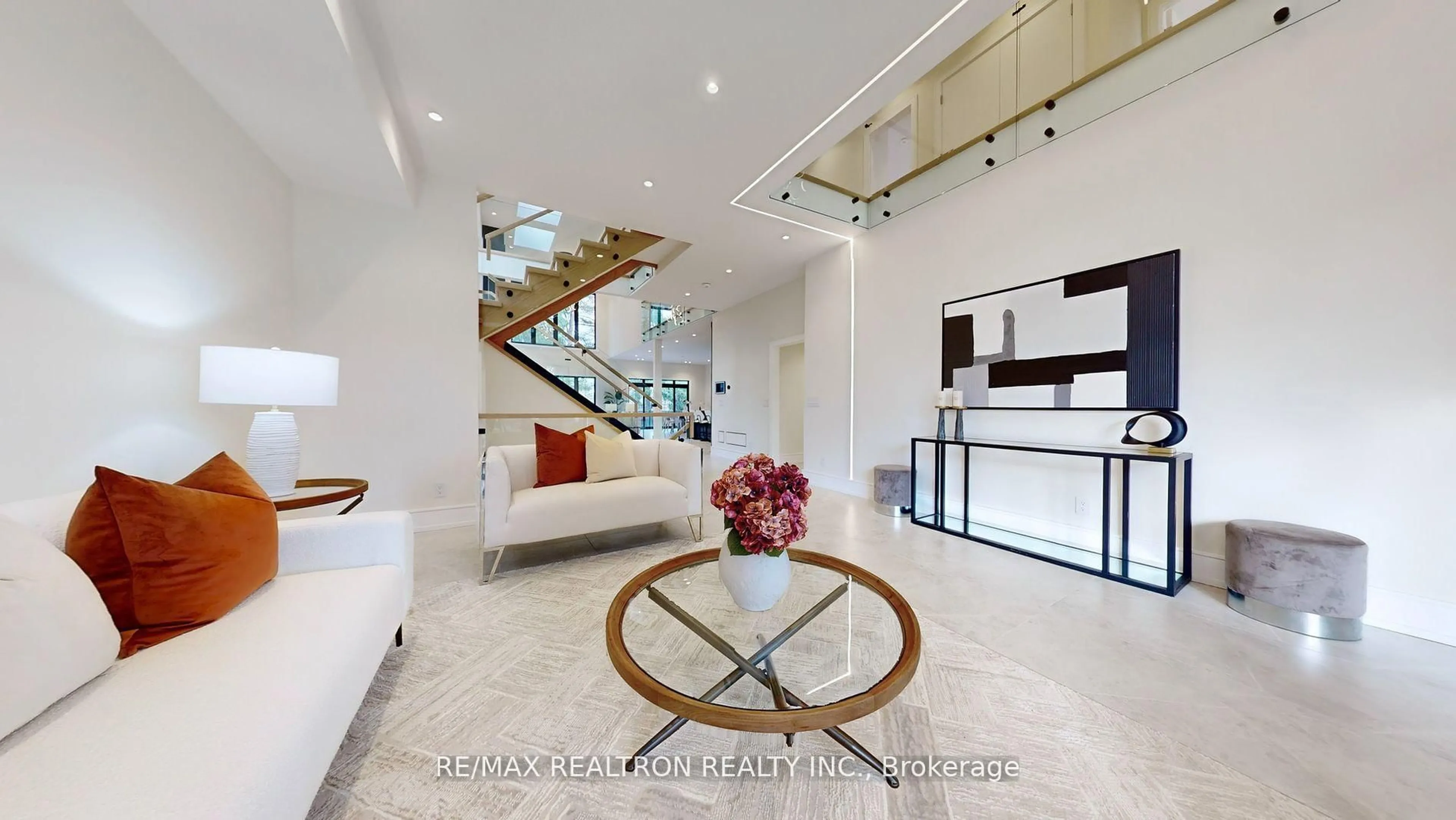 Indoor foyer for 84 Murray Dr, Aurora Ontario L4G 2C3