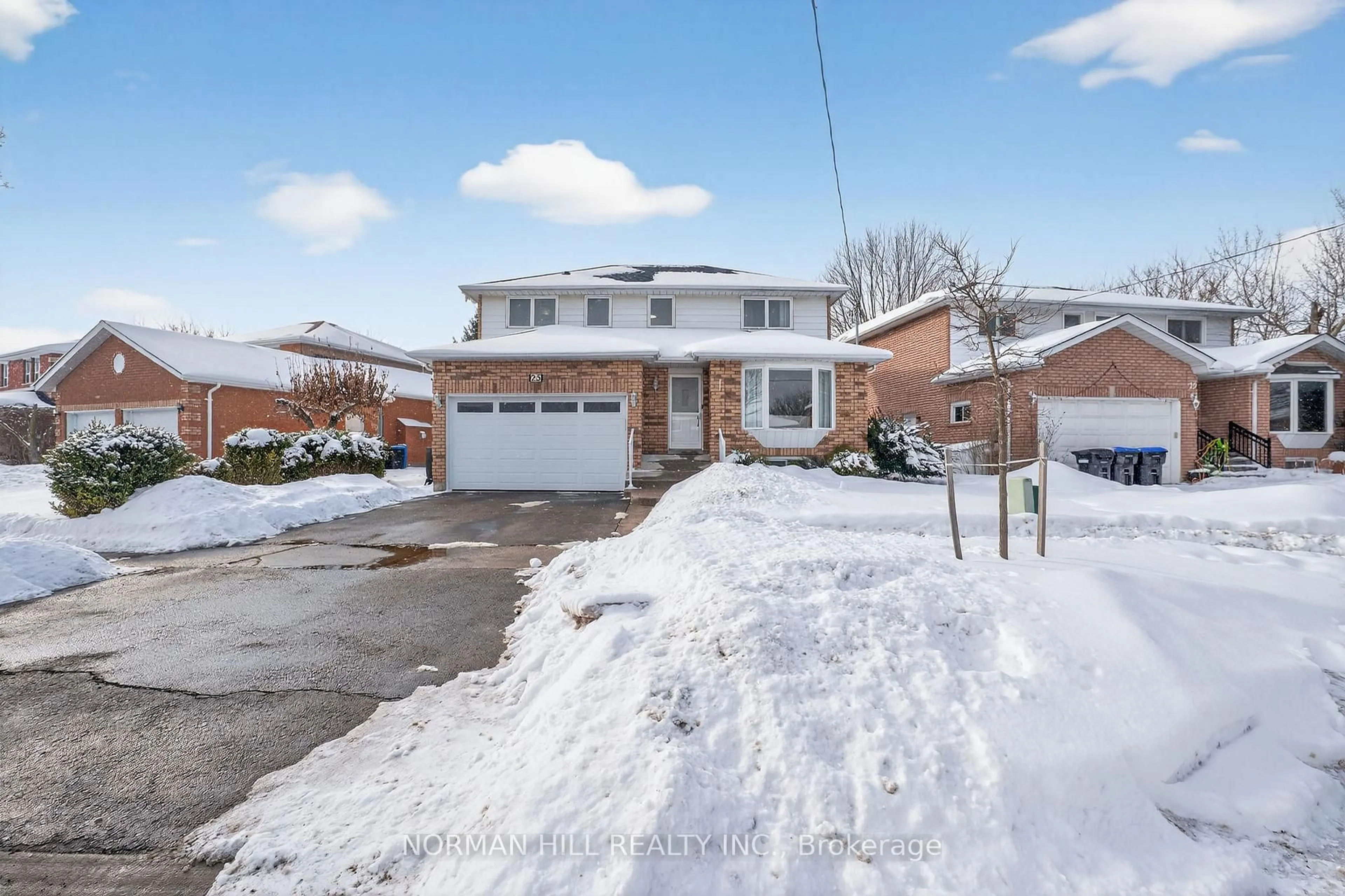 Home with brick exterior material, street for 25 Buce Ave, Bradford West Gwillimbury Ontario L3Z 2C4
