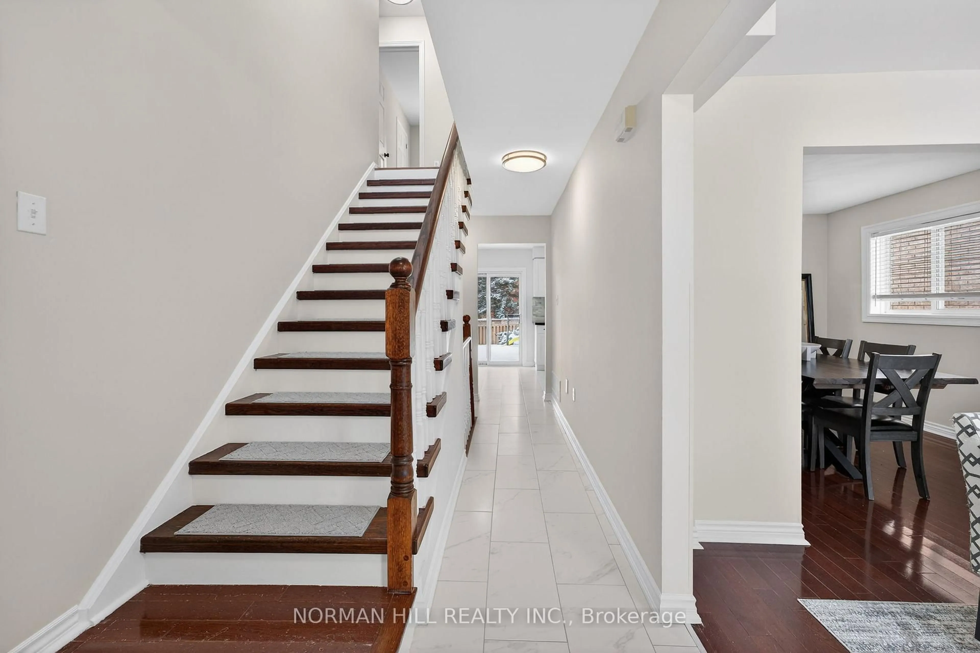 Stairs for 25 Buce Ave, Bradford West Gwillimbury Ontario L3Z 2C4