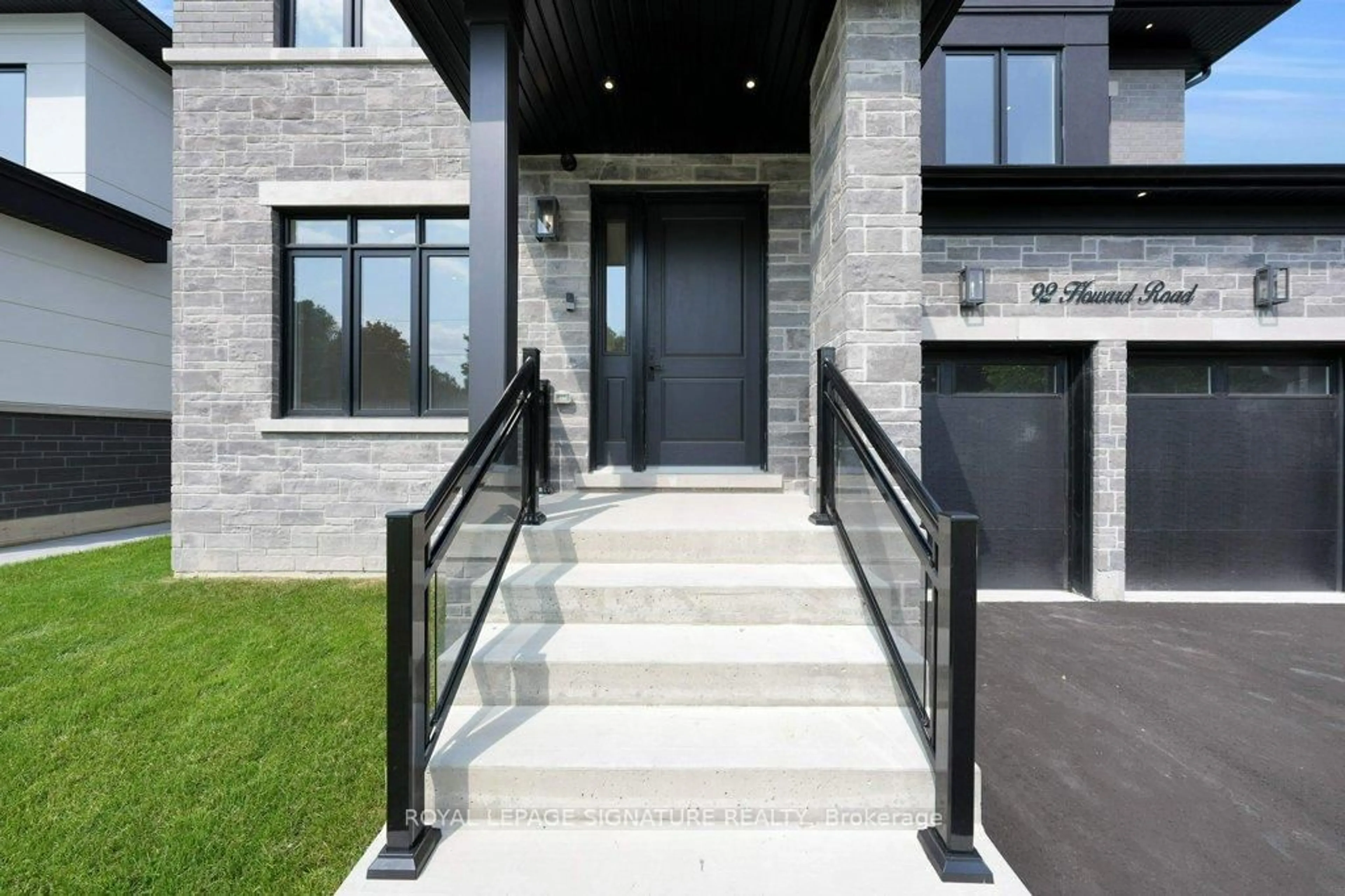 Unknown for 92 Howard Rd, Newmarket Ontario L3Y 3G7