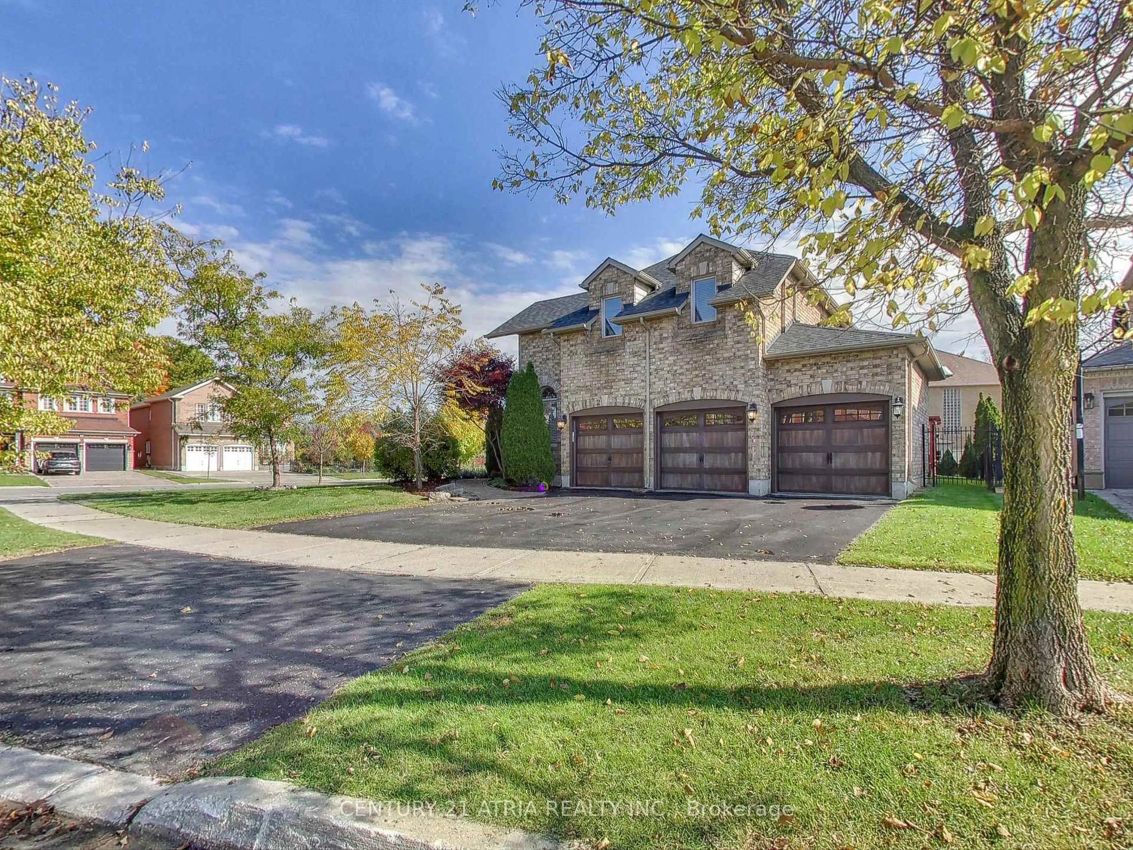 Home with brick exterior material, street for 2 Whalen Crt, Richmond Hill Ontario L4C 9T5