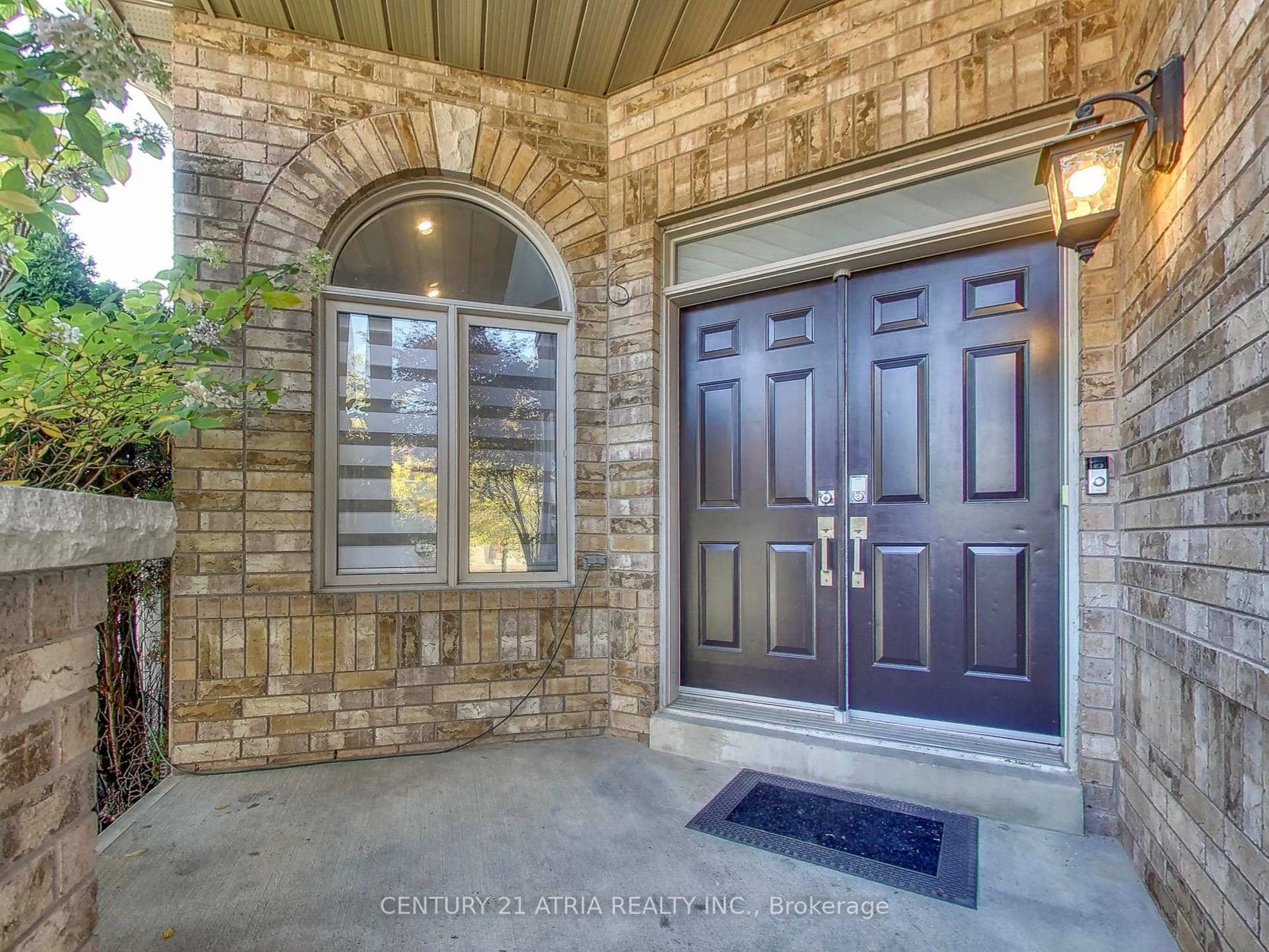 Indoor entryway for 2 Whalen Crt, Richmond Hill Ontario L4C 9T5