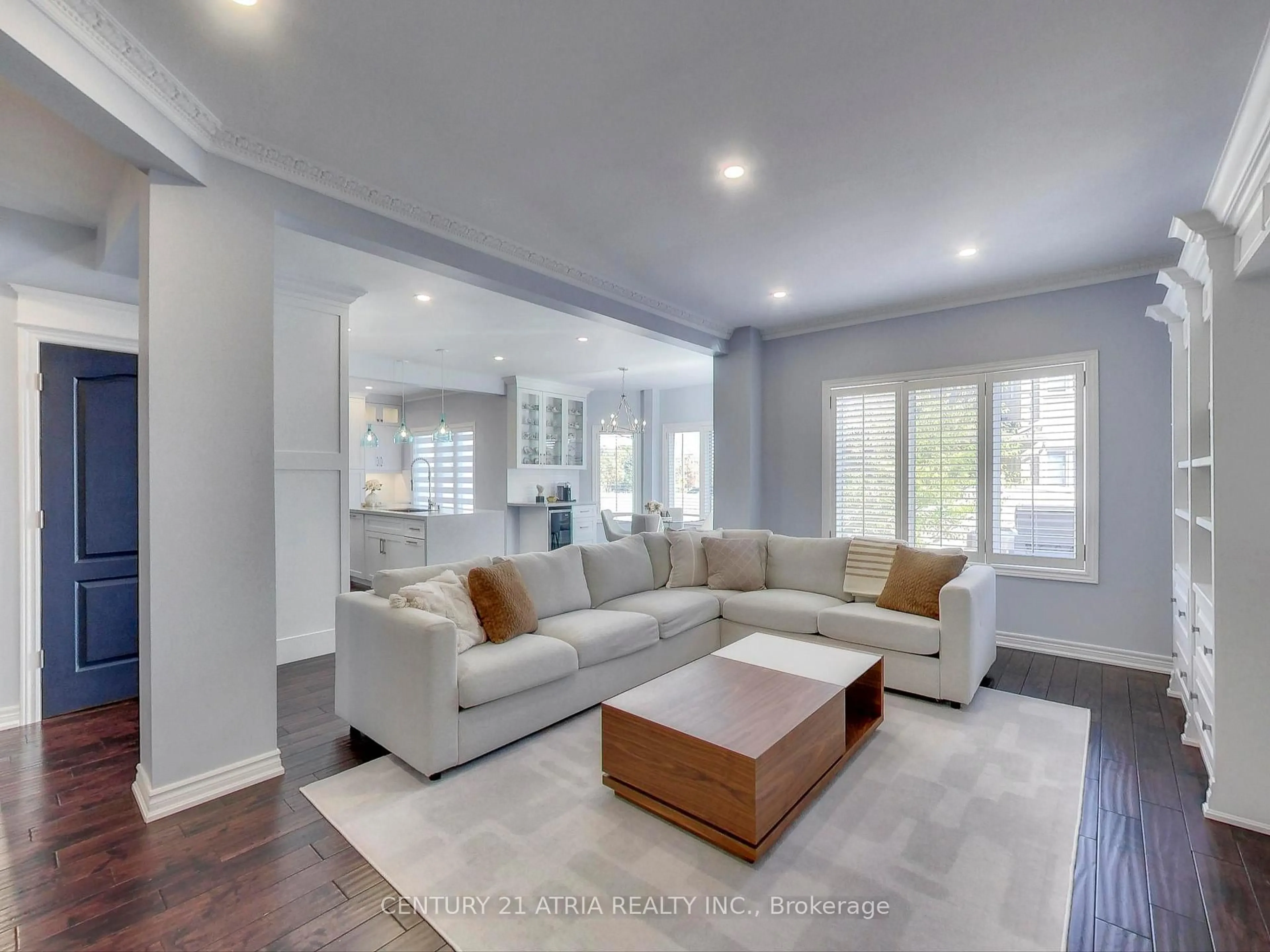 Living room with furniture, unknown for 2 Whalen Crt, Richmond Hill Ontario L4C 9T5