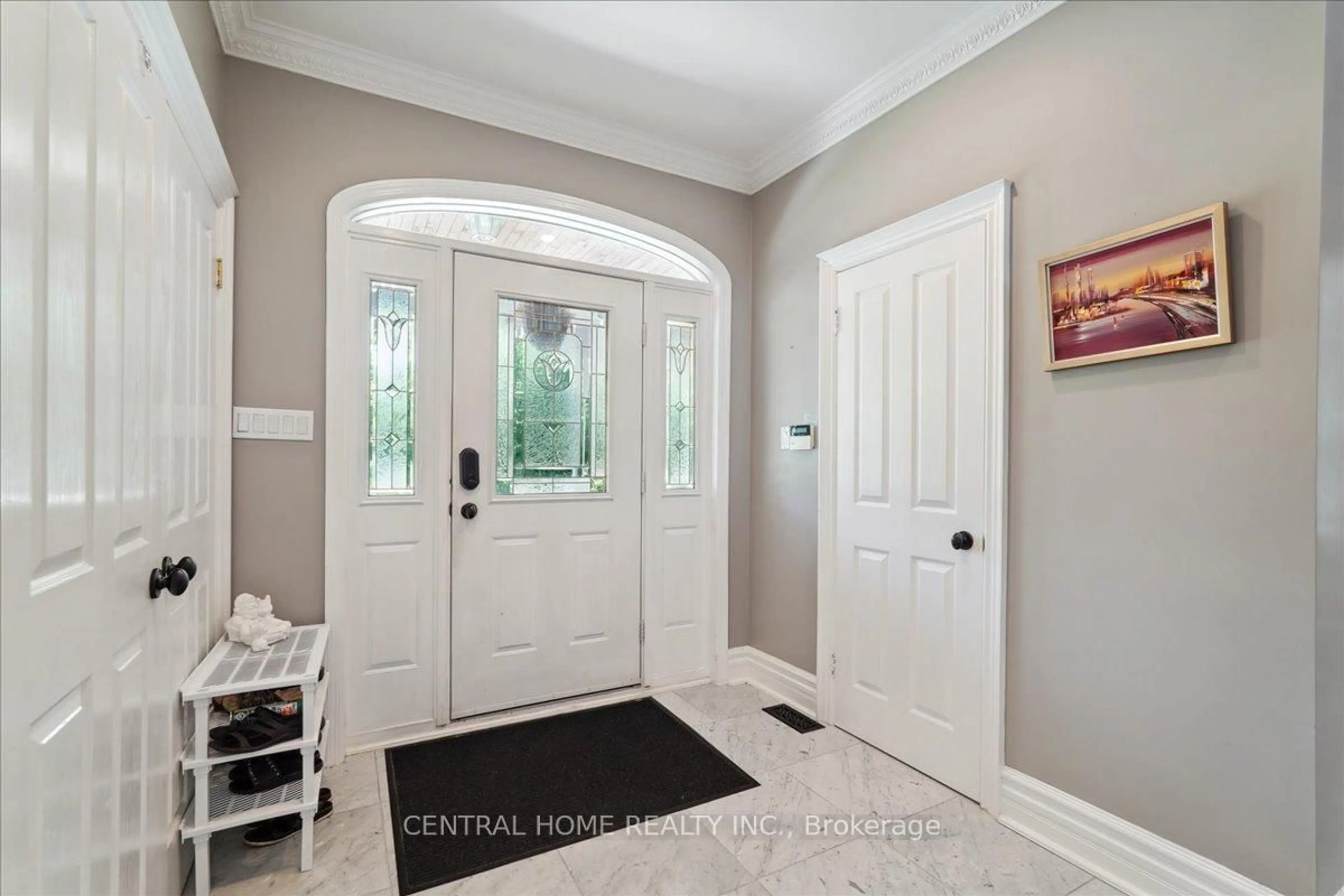 Indoor entryway for 13348 McCowan Rd, Whitchurch-Stouffville Ontario L4A 3Y4