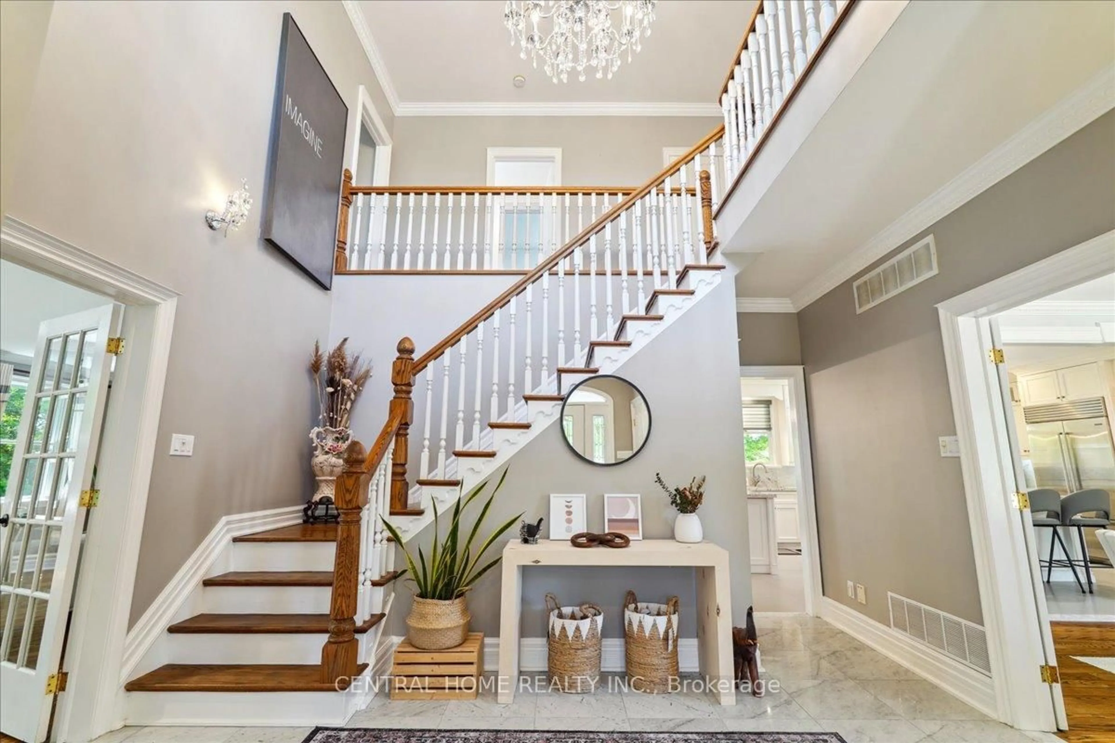 Indoor entryway for 13348 McCowan Rd, Whitchurch-Stouffville Ontario L4A 3Y4