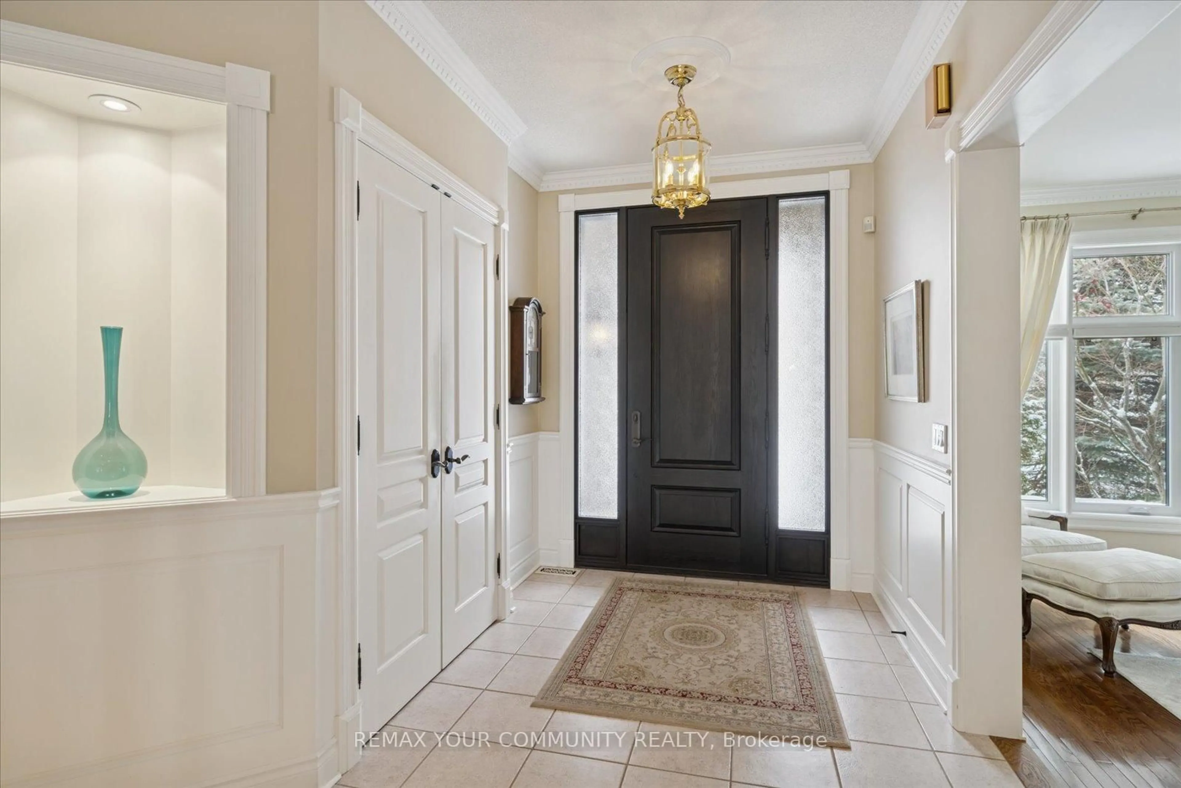 Indoor entryway for 9 Winterport Crt, Richmond Hill Ontario L4C 9V6