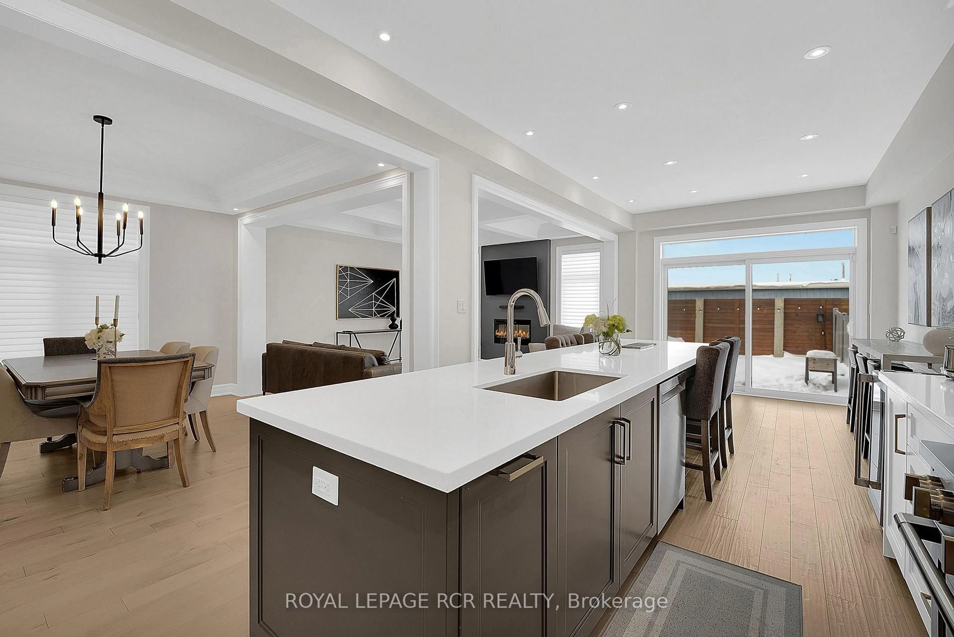 Open concept kitchen, unknown for 32 Tatton Crt, King Ontario L7B 0C3