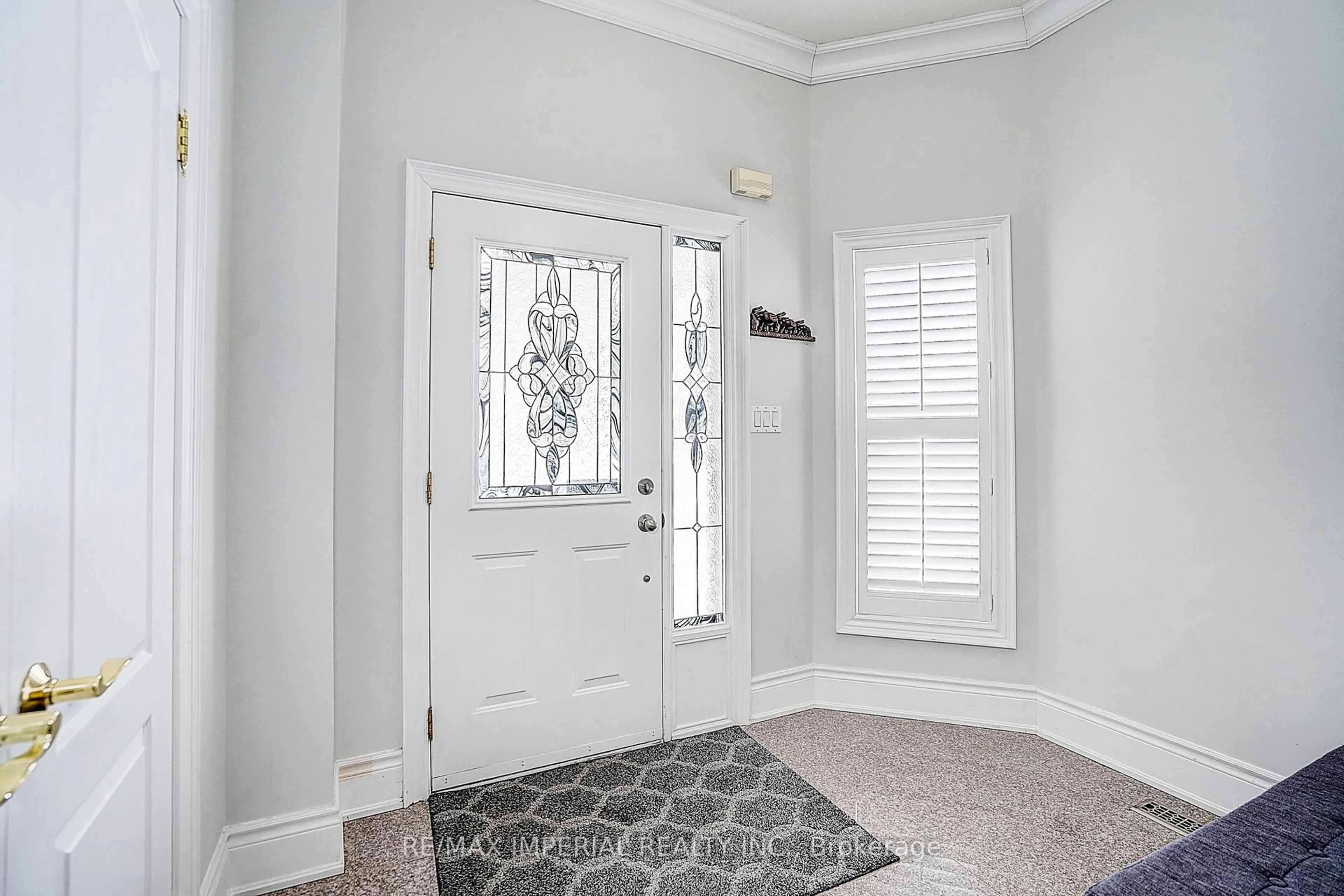 Indoor entryway for 42 English Oak Dr, Richmond Hill Ontario L4E 3W2