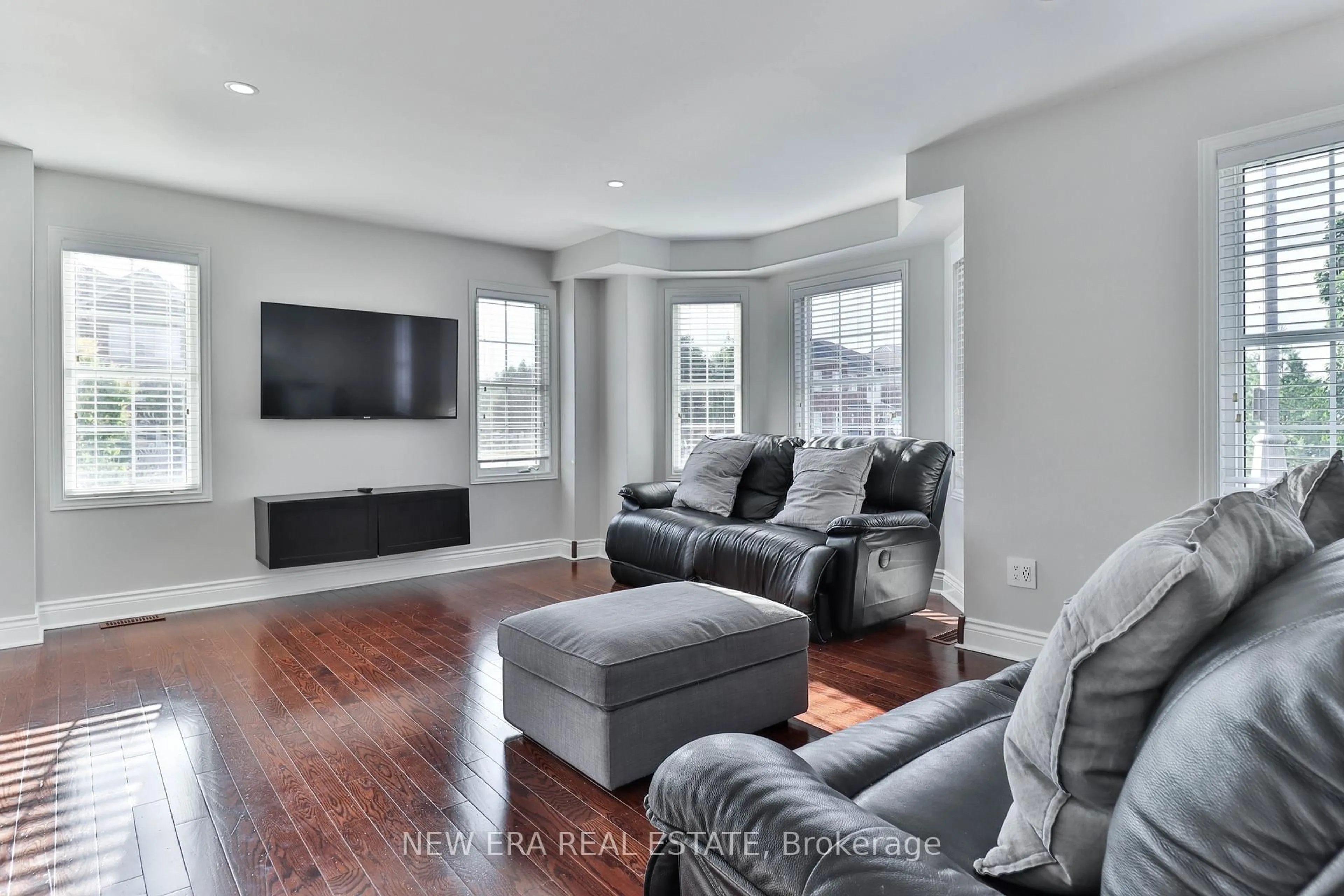 Living room with furniture, unknown for 331 Davos Rd, Vaughan Ontario L4H 0M8