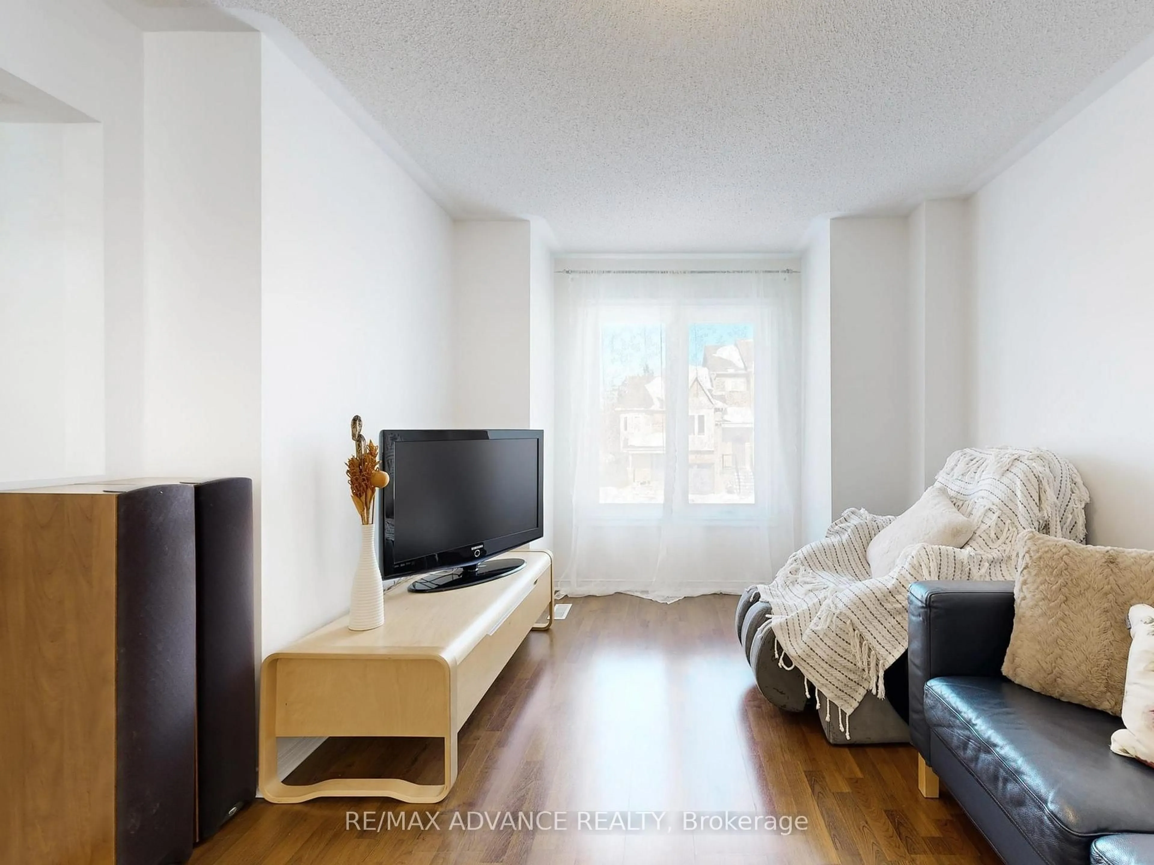 Living room with furniture, wood/laminate floor for 67 Kelso Cres, Vaughan Ontario L6A 2C8