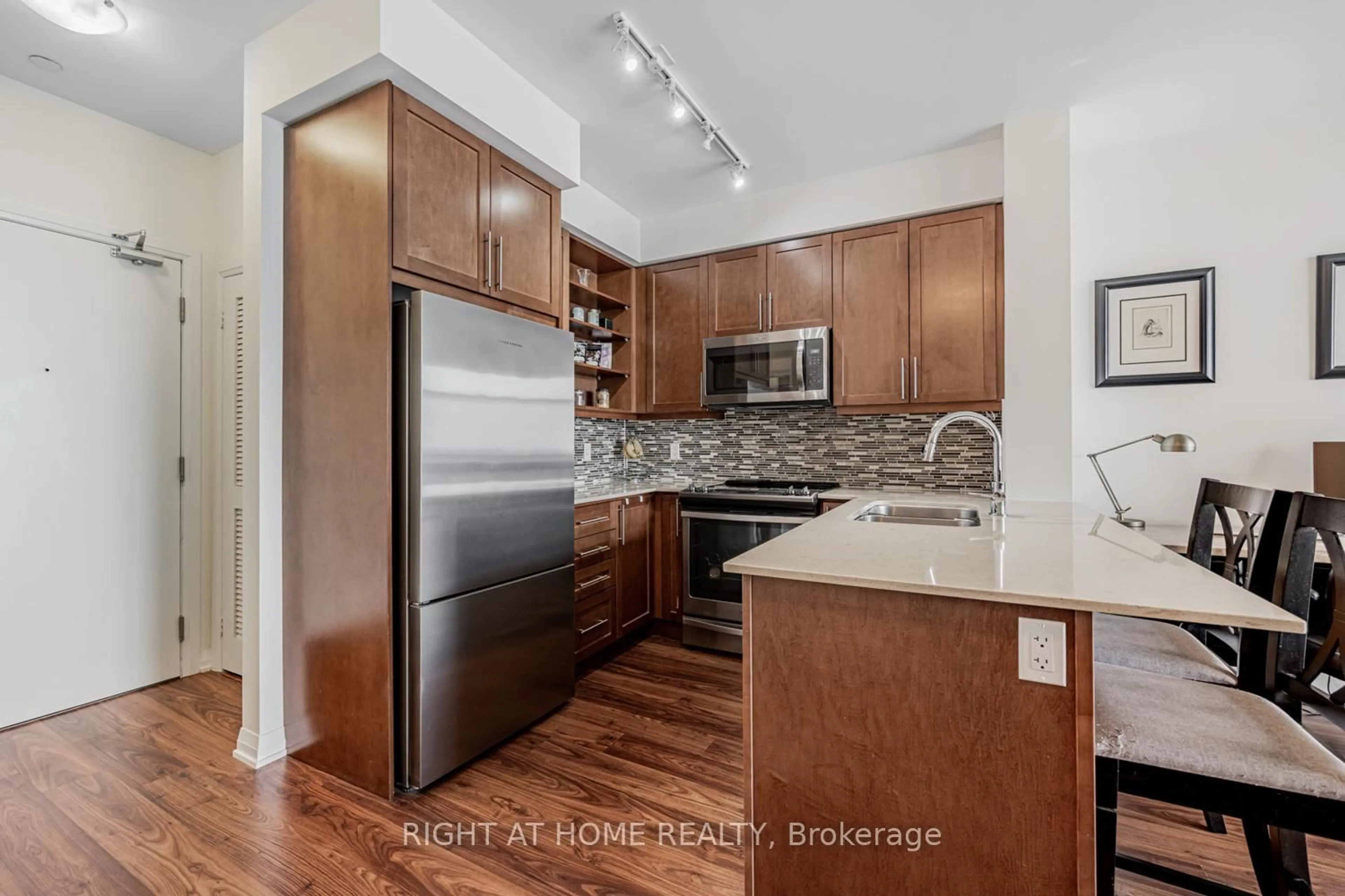 Unknown for 65 Oneida Cres #1010, Richmond Hill Ontario L4B 0G9