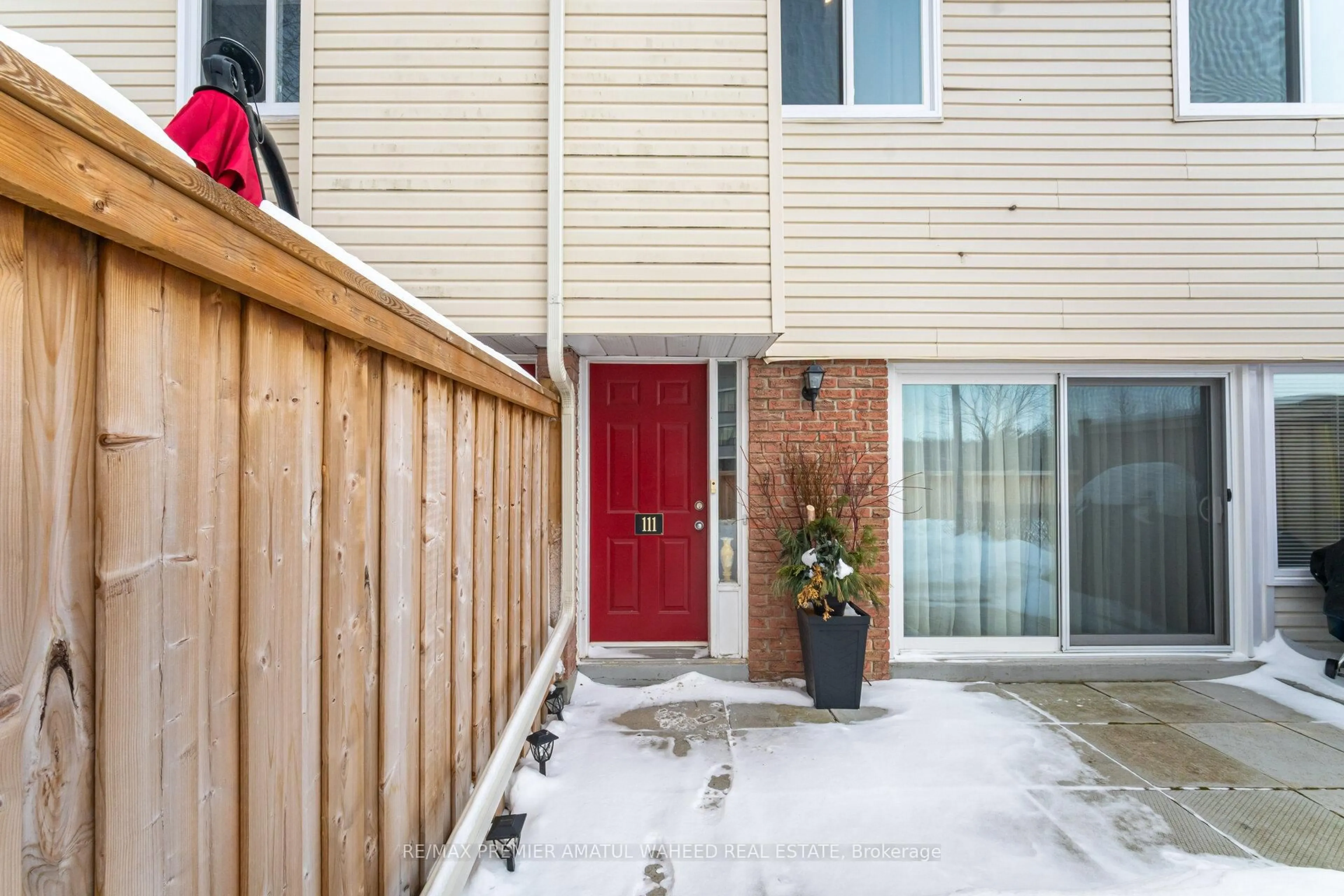 Unknown for 111 Milestone Cres, Aurora Ontario L4G 3M2