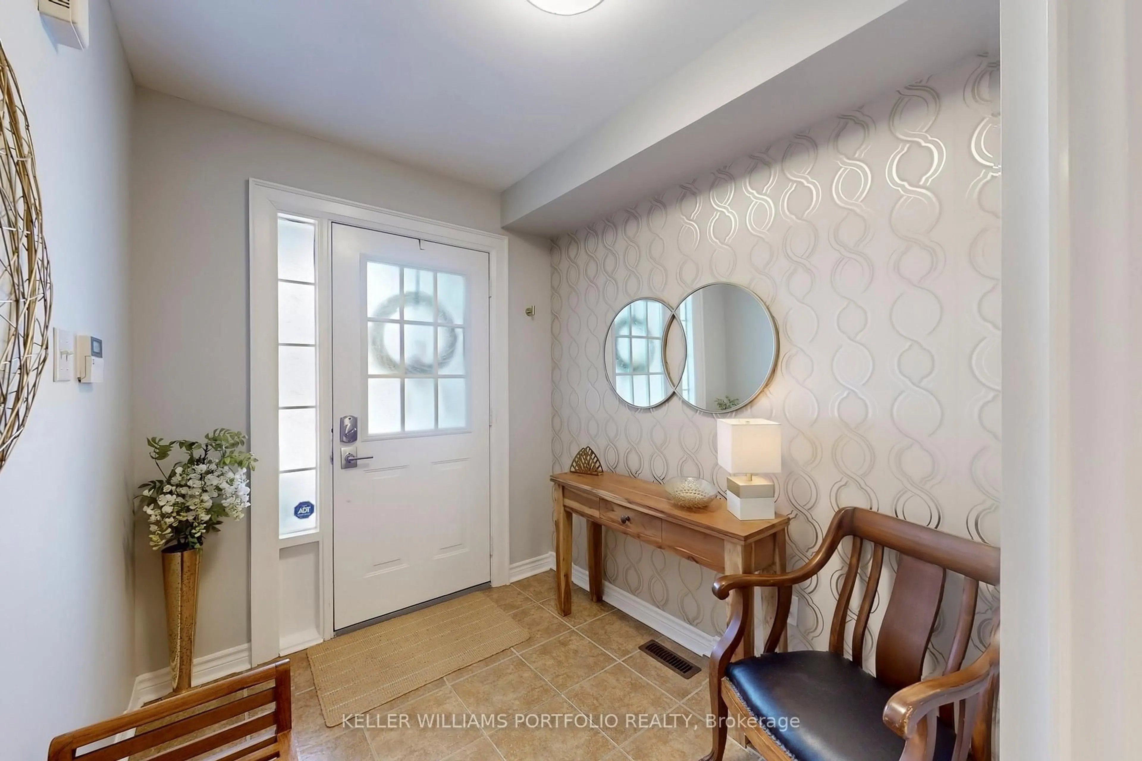 Indoor entryway for 75 Monteith Cres, Vaughan Ontario L6A 3M9