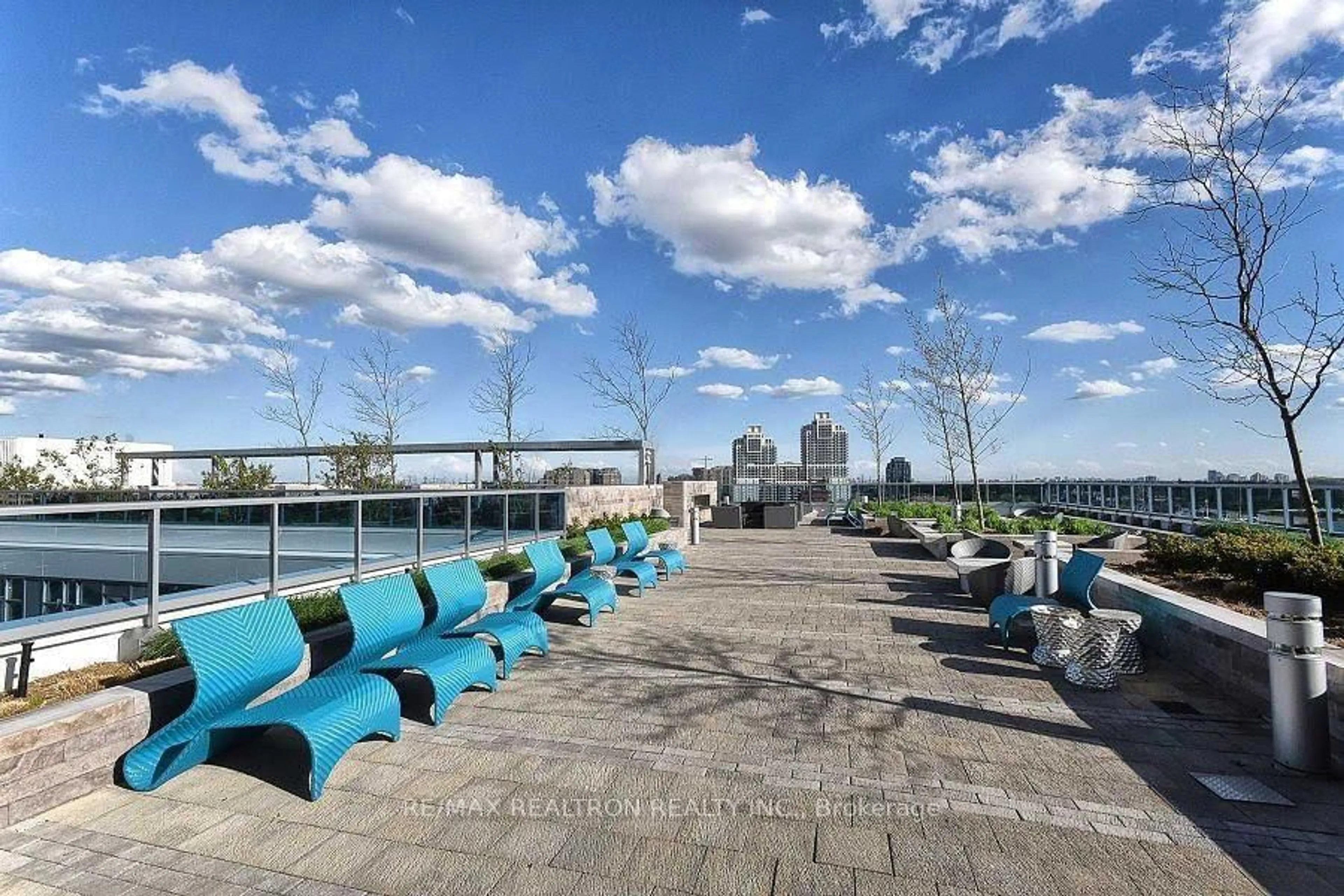 Patio, water/lake/river/ocean view for 9471 Yonge St #224, Richmond Hill Ontario L4C 1V4