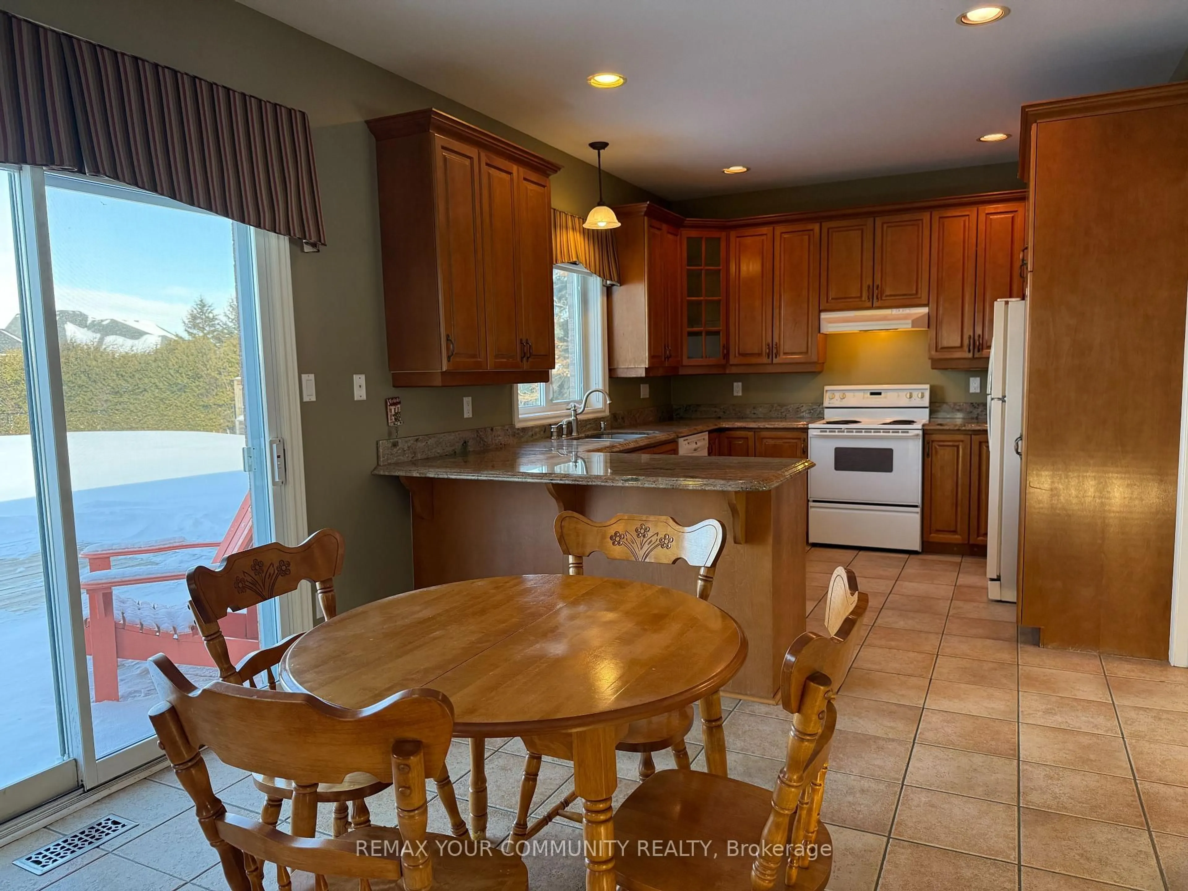 Open concept kitchen, unknown for 22 Whitebirch Lane, East Gwillimbury Ontario L0G 1V0