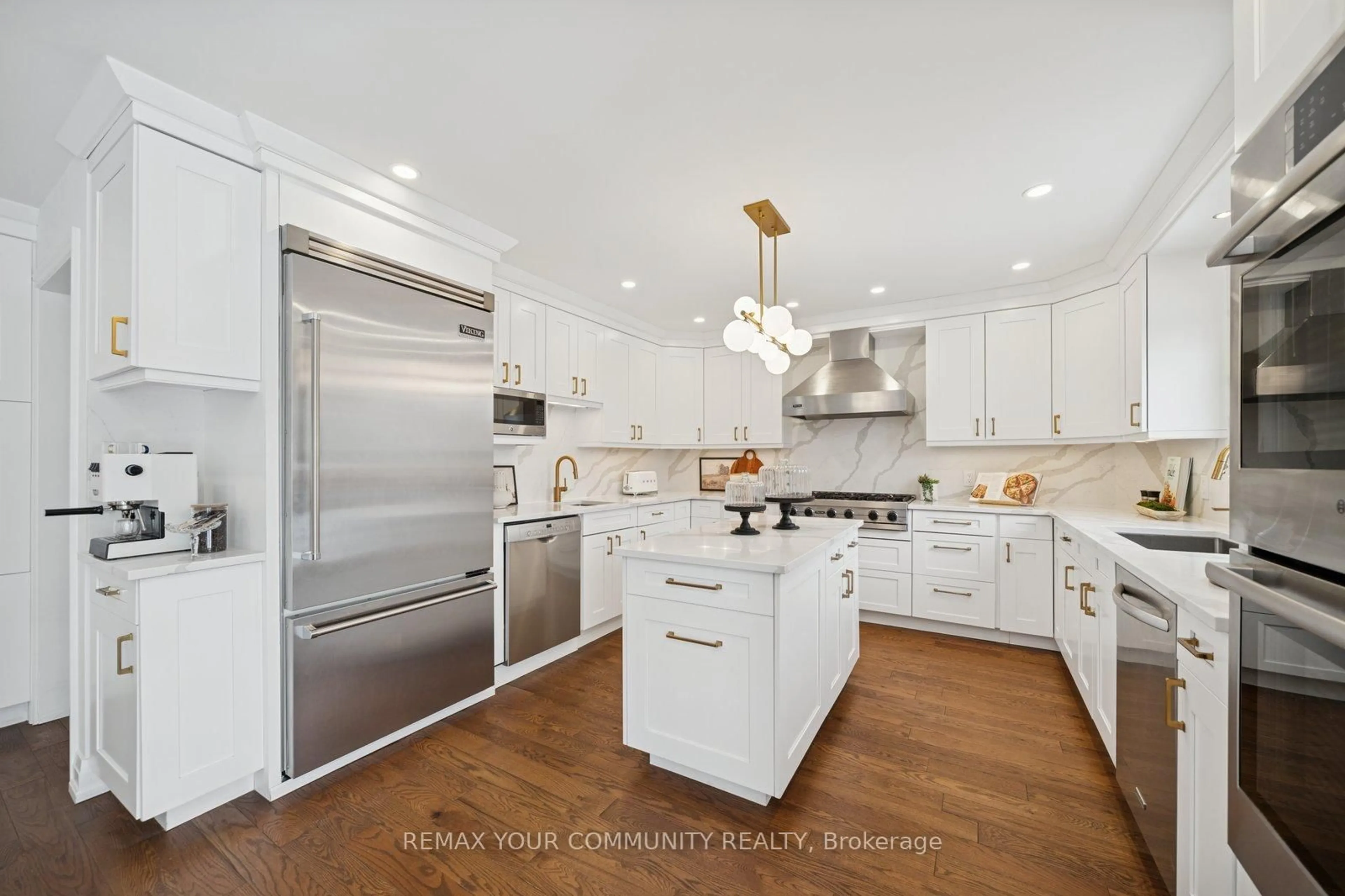 Open concept kitchen, ceramic/tile floor for 139 Franklin Ave, Vaughan Ontario L4J 4X6