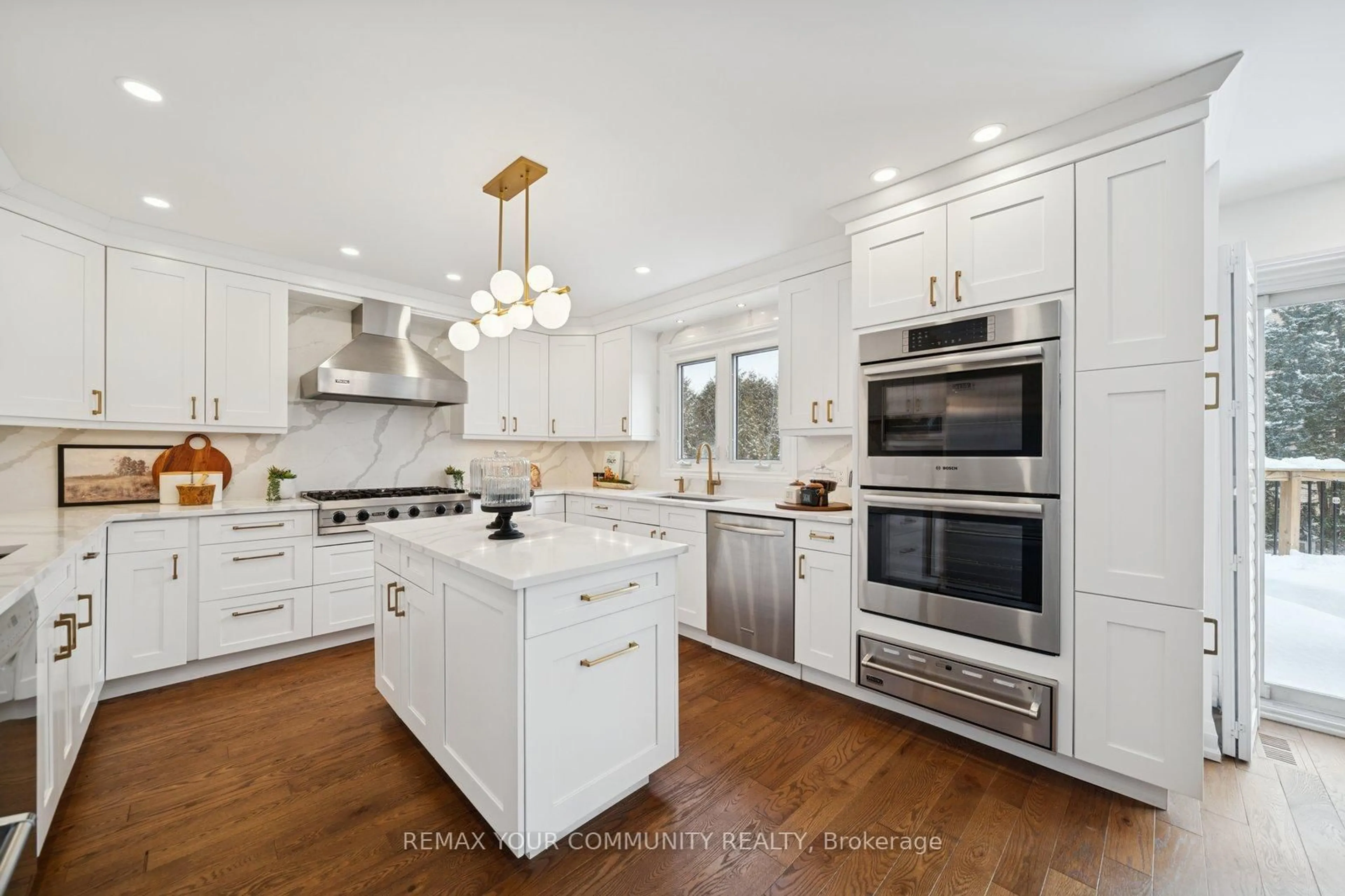 Open concept kitchen, ceramic/tile floor for 139 Franklin Ave, Vaughan Ontario L4J 4X6