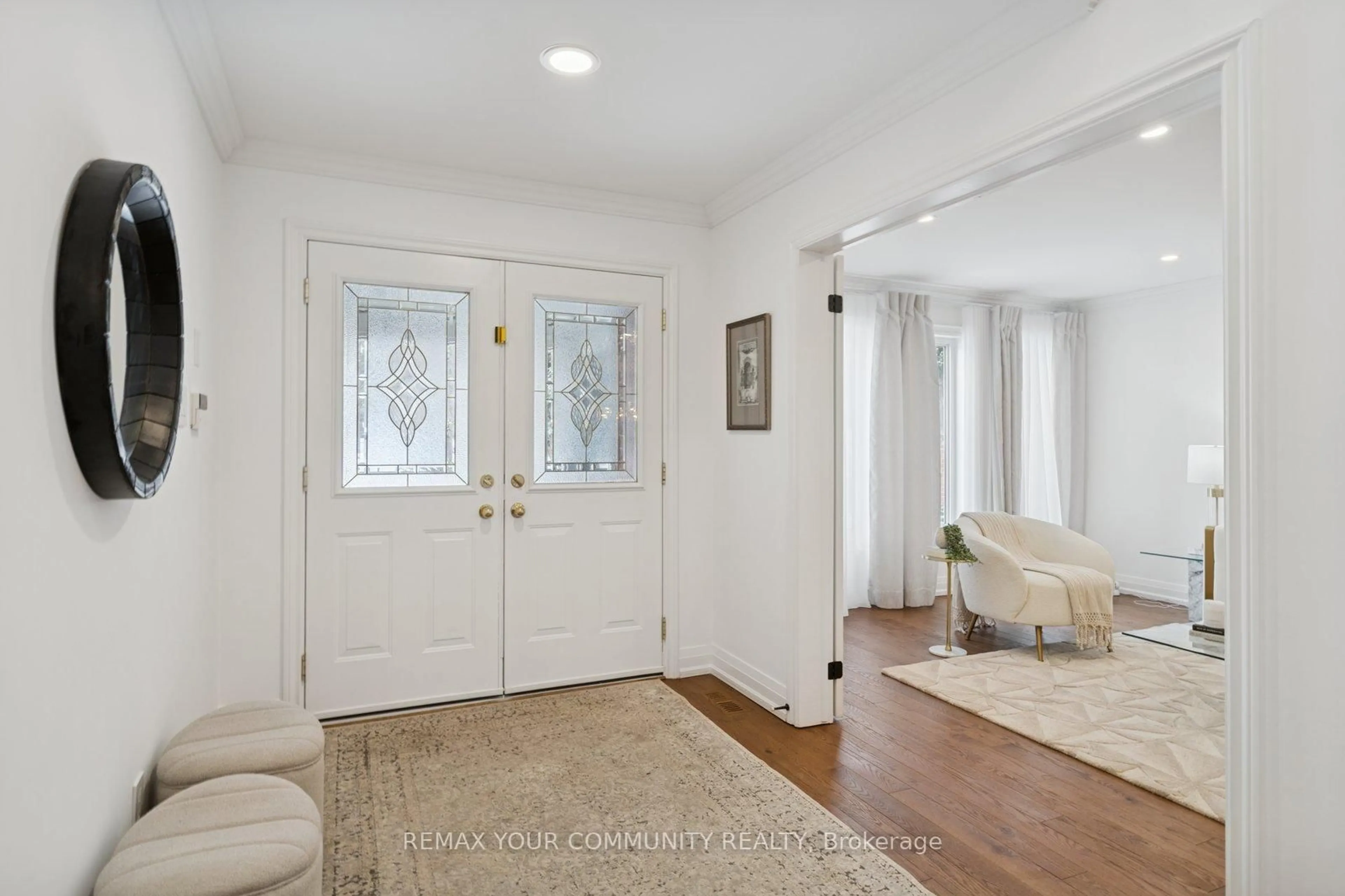 Indoor entryway for 139 Franklin Ave, Vaughan Ontario L4J 4X6