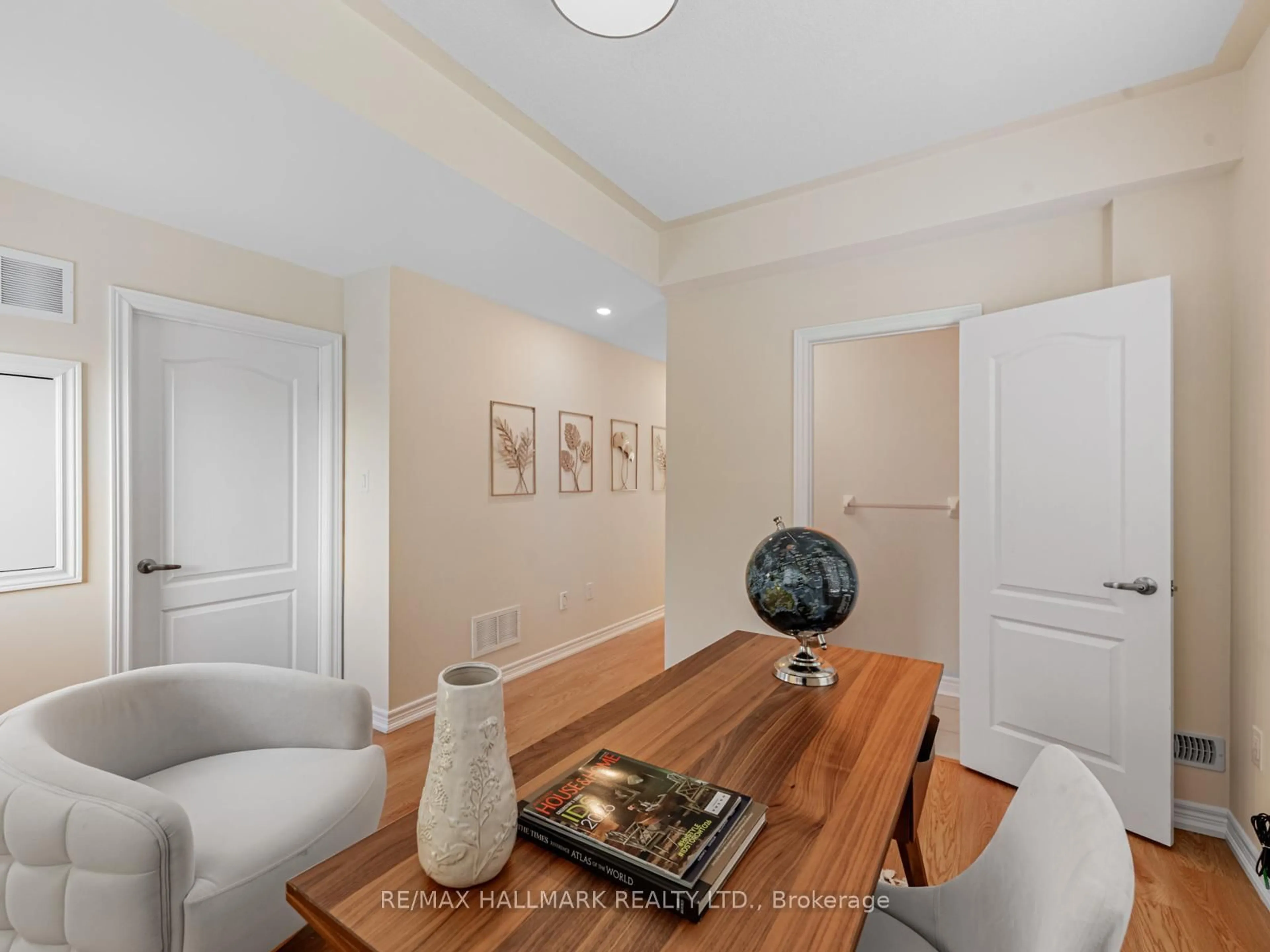 A pic of a room for 15 Old Colony Rd #102, Richmond Hill Ontario L4E 4L5