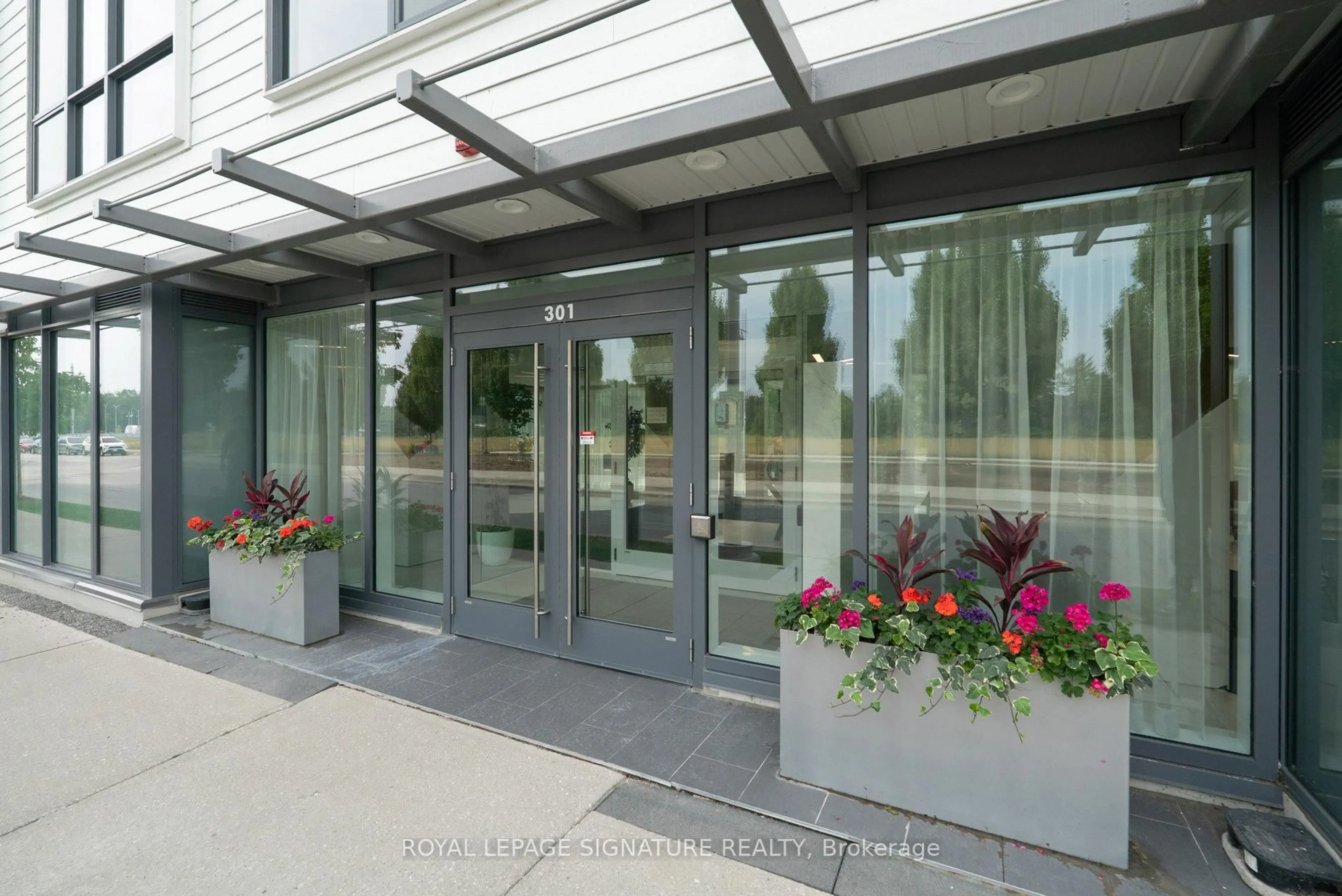 Indoor foyer for 301 Sea Ray Ave #C305, Innisfil Ontario L9S 0L8