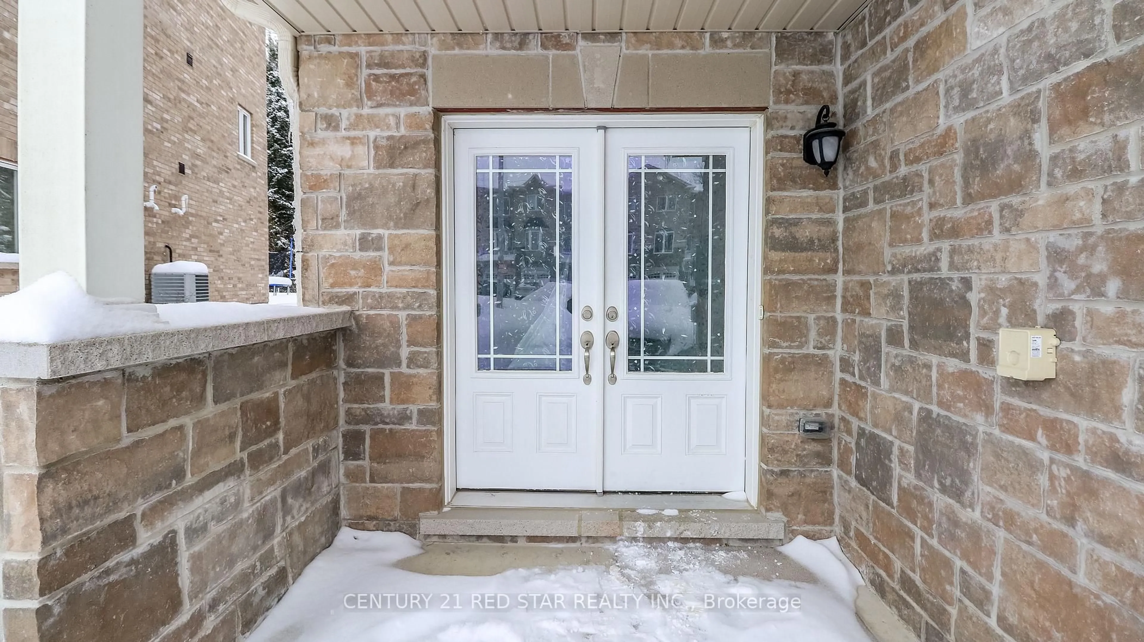 Indoor entryway for 32 Milson Cres, Essa Ontario L0M 1B4