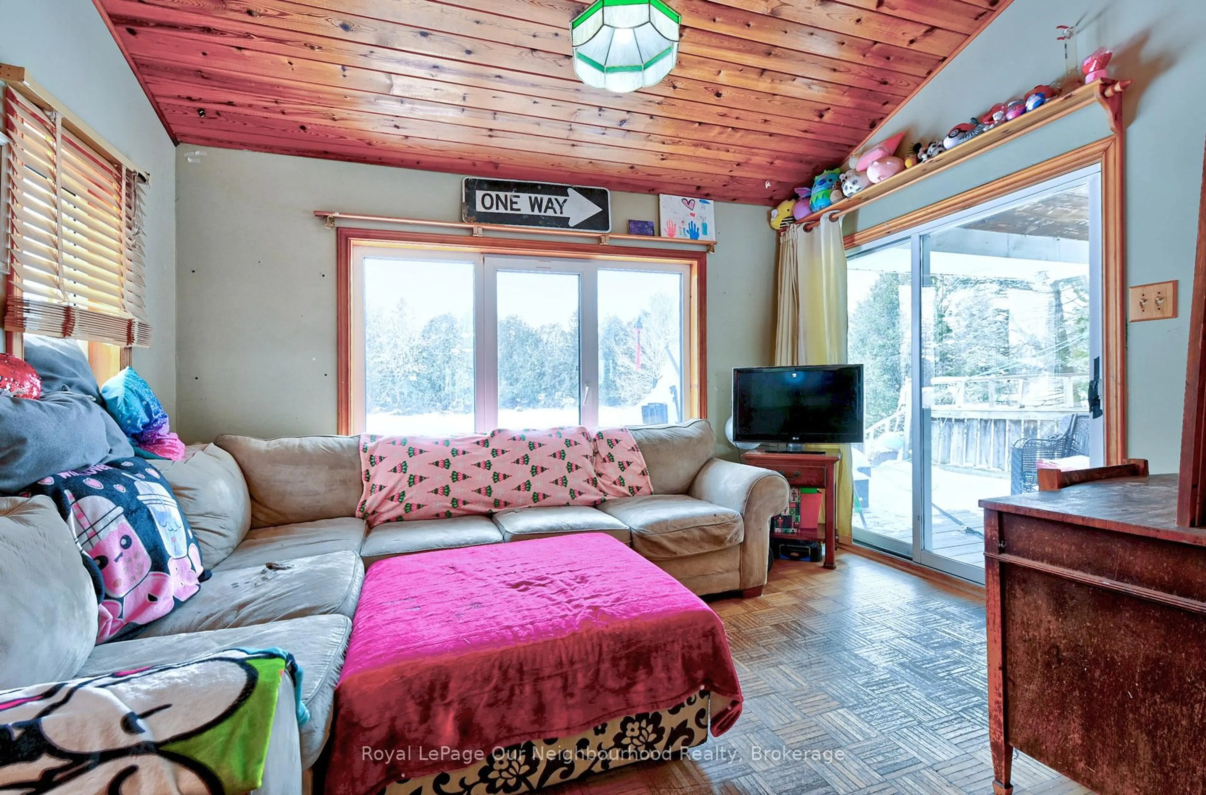 Living room with furniture, unknown for 563 Cam Fella Blvd, Whitchurch-Stouffville Ontario L4A 7H3