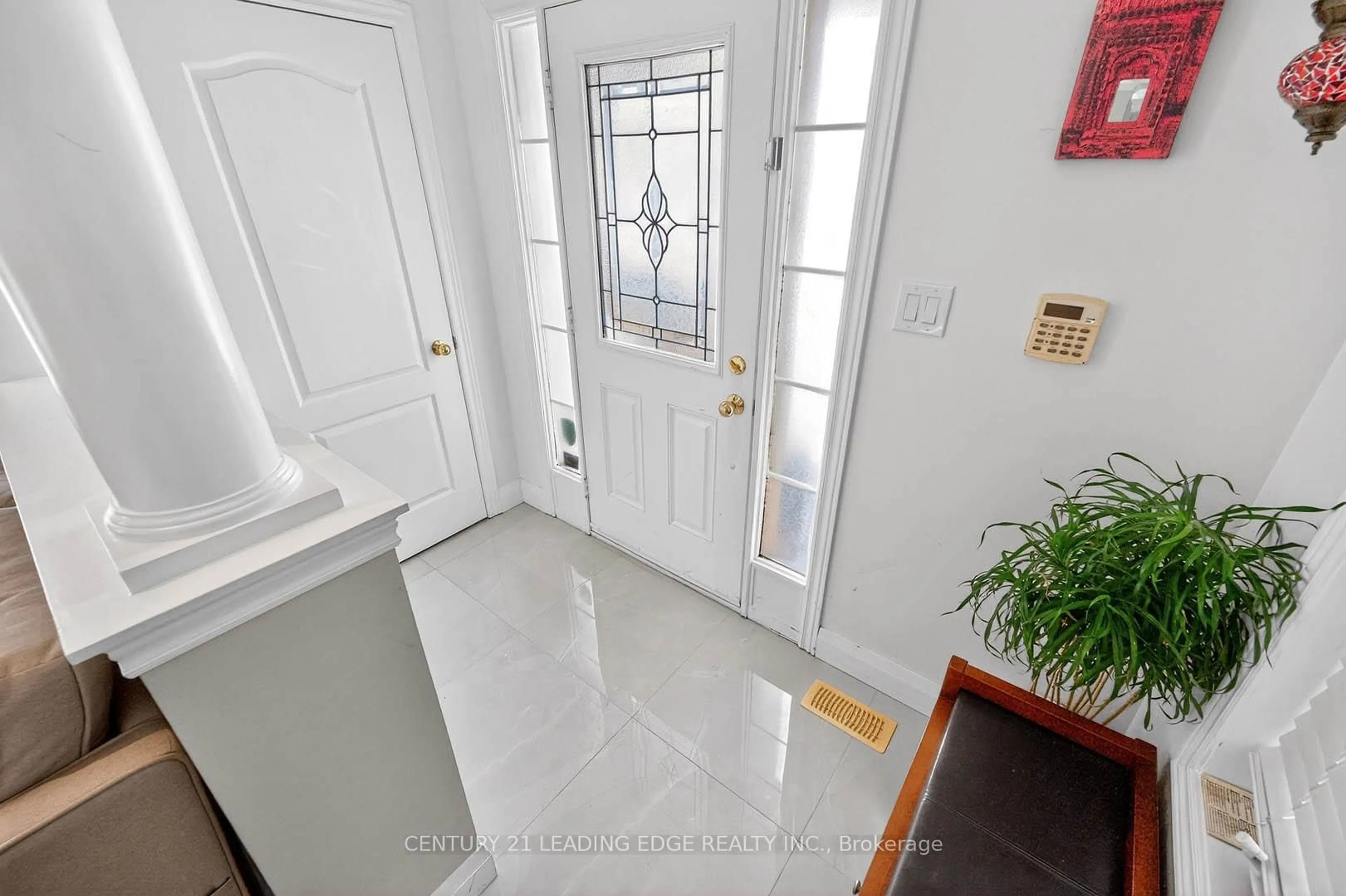 Indoor entryway for 19 Joseph Todd Rd, Whitchurch-Stouffville Ontario L4A 0H8