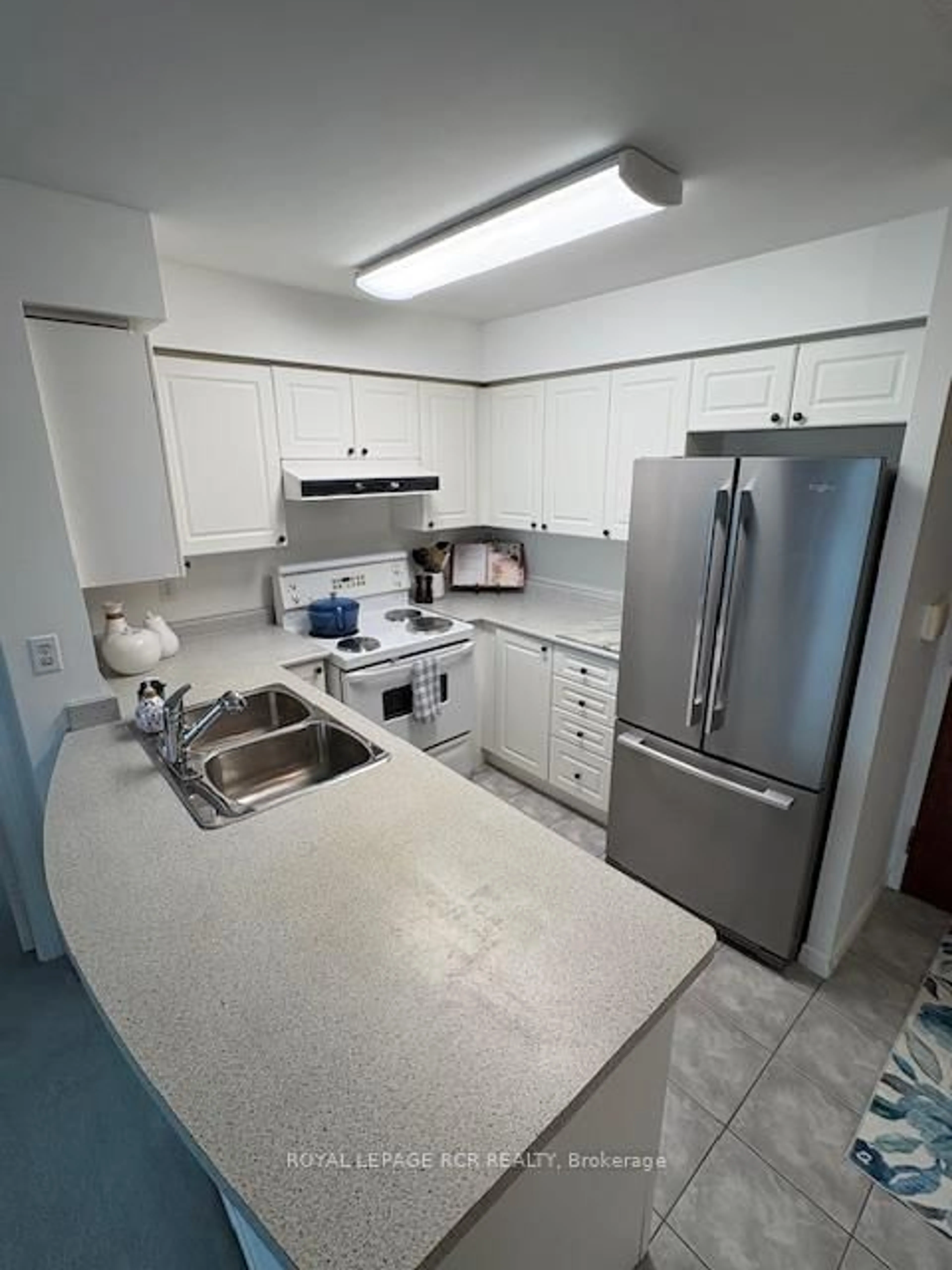 Standard kitchen, unknown for 3 Ellesmere St #425, Richmond Hill Ontario L4B 4N2