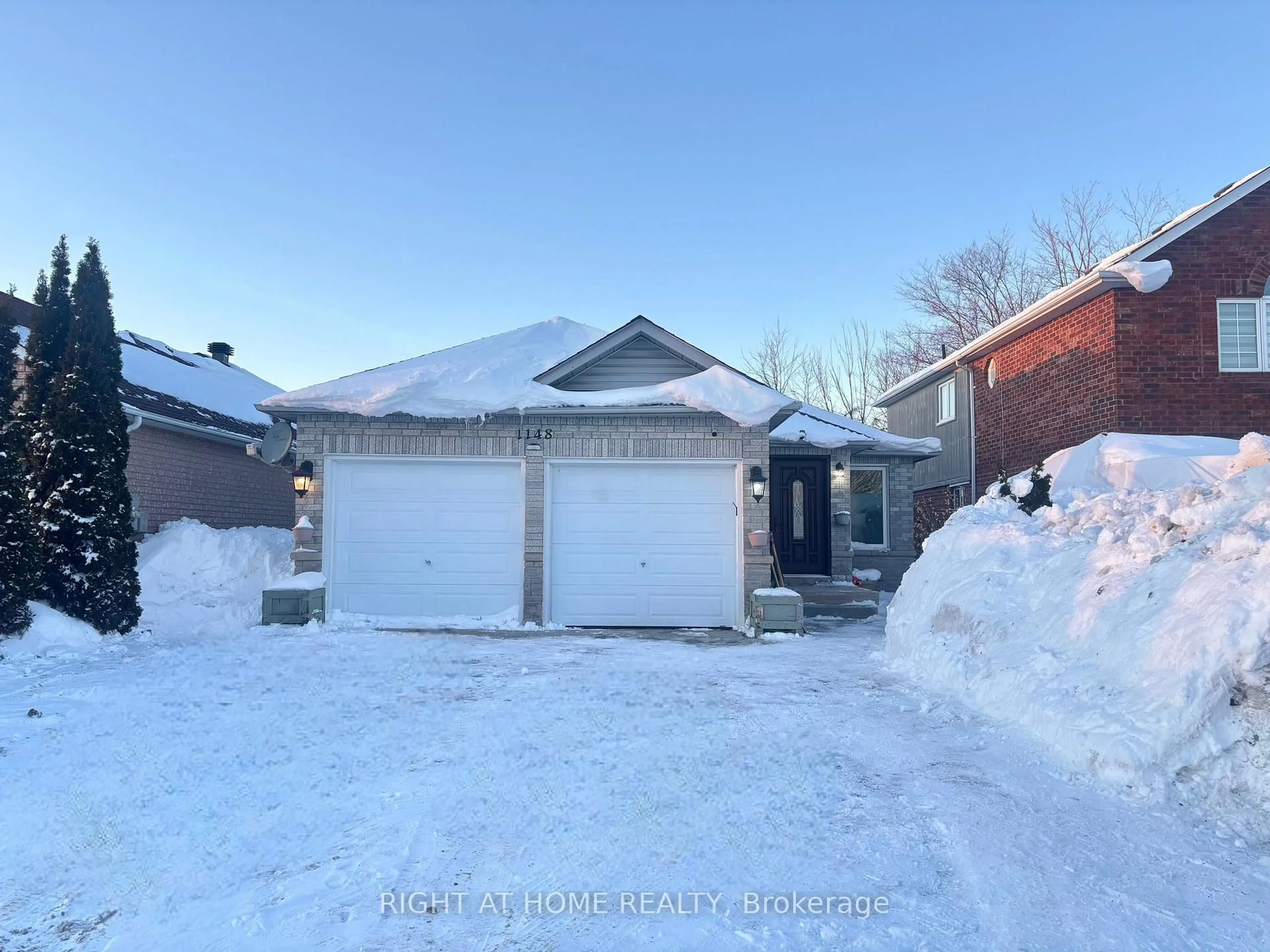 A pic from outside/outdoor area/front of a property/back of a property/a pic from drone, street for 1148 Leslie Dr, Innisfil Ontario L9S 2A8