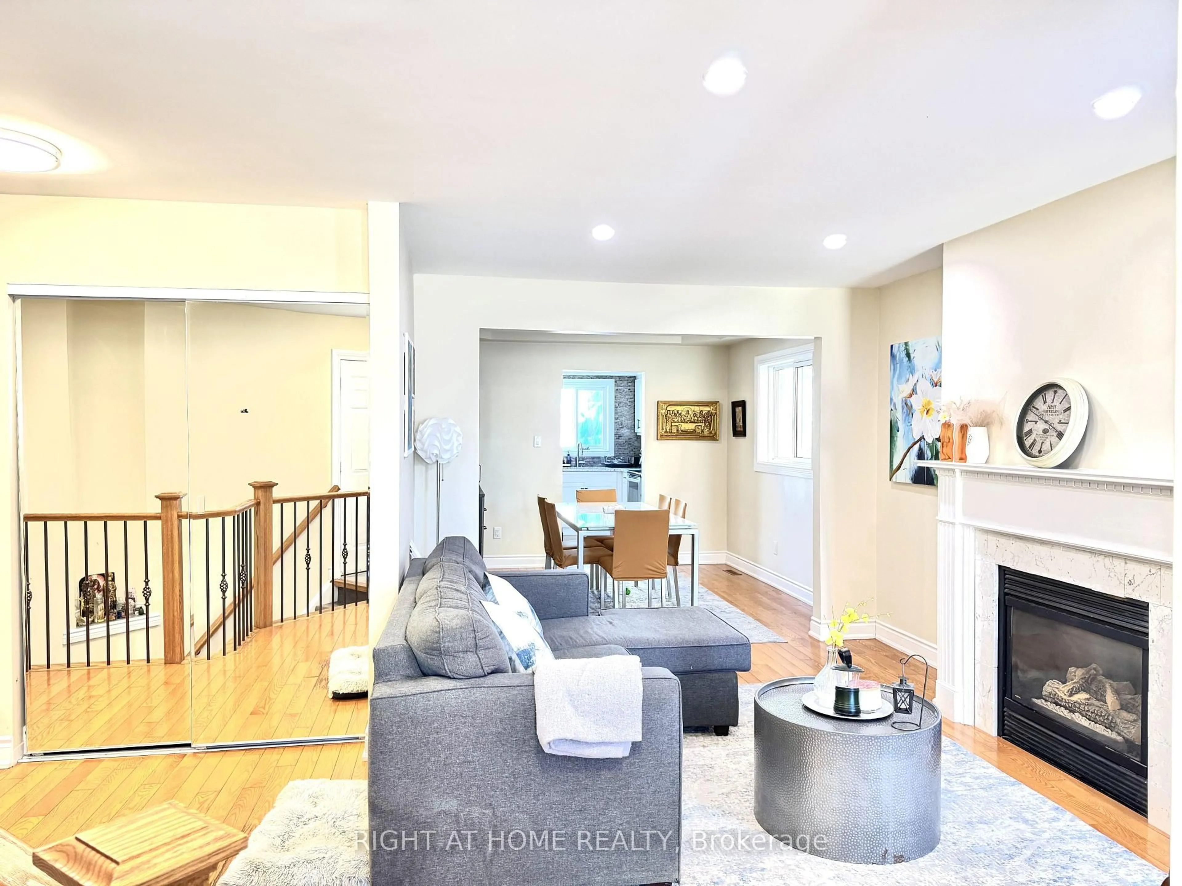 Living room with furniture, unknown for 1148 Leslie Dr, Innisfil Ontario L9S 2A8