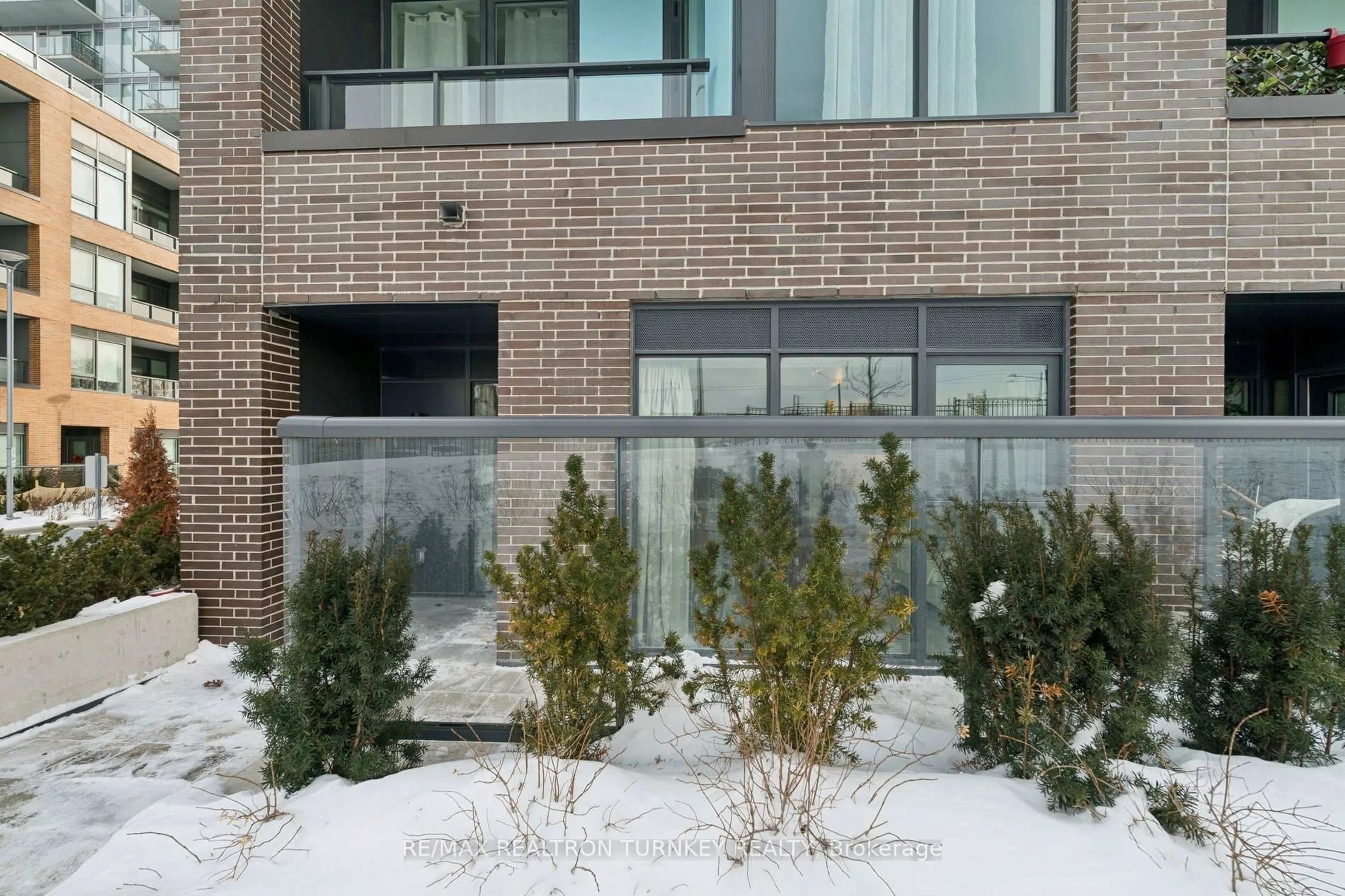 Home with brick exterior material, street for 185 Deerfield Rd #018, Newmarket Ontario L3Y 0G7