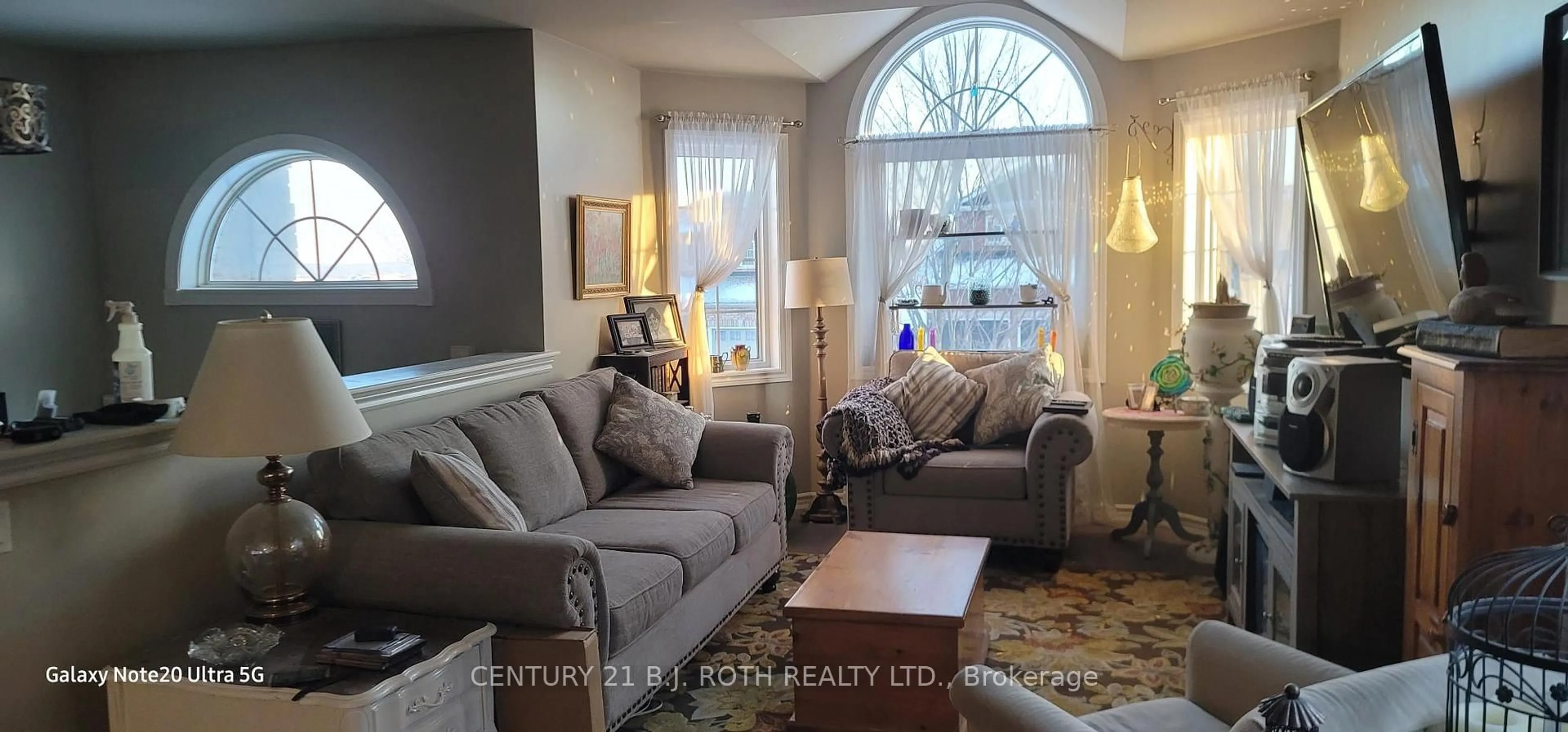 Living room with furniture, unknown for 119 Metcalfe Dr, Bradford West Gwillimbury Ontario L3Z 3J2